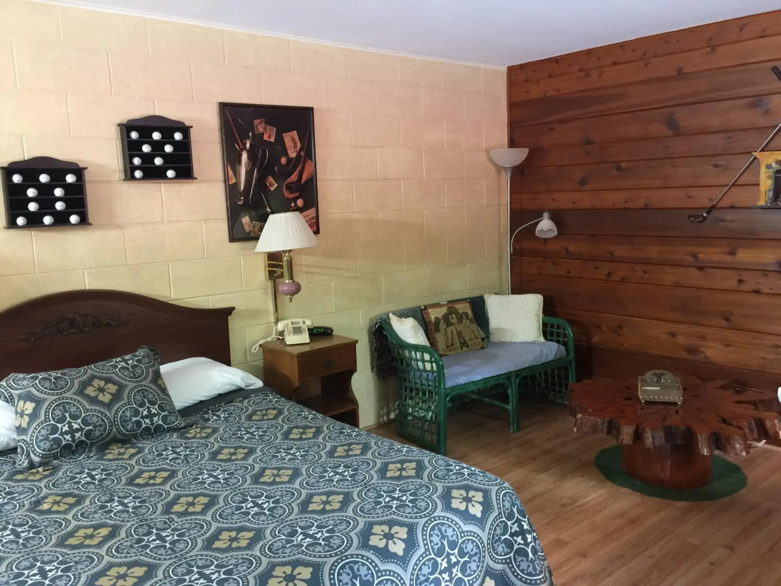 Budget Double Room - Non-Smoking in Chateau Lodge Budget Double Room - Non-Smoking in Chateau Lodge