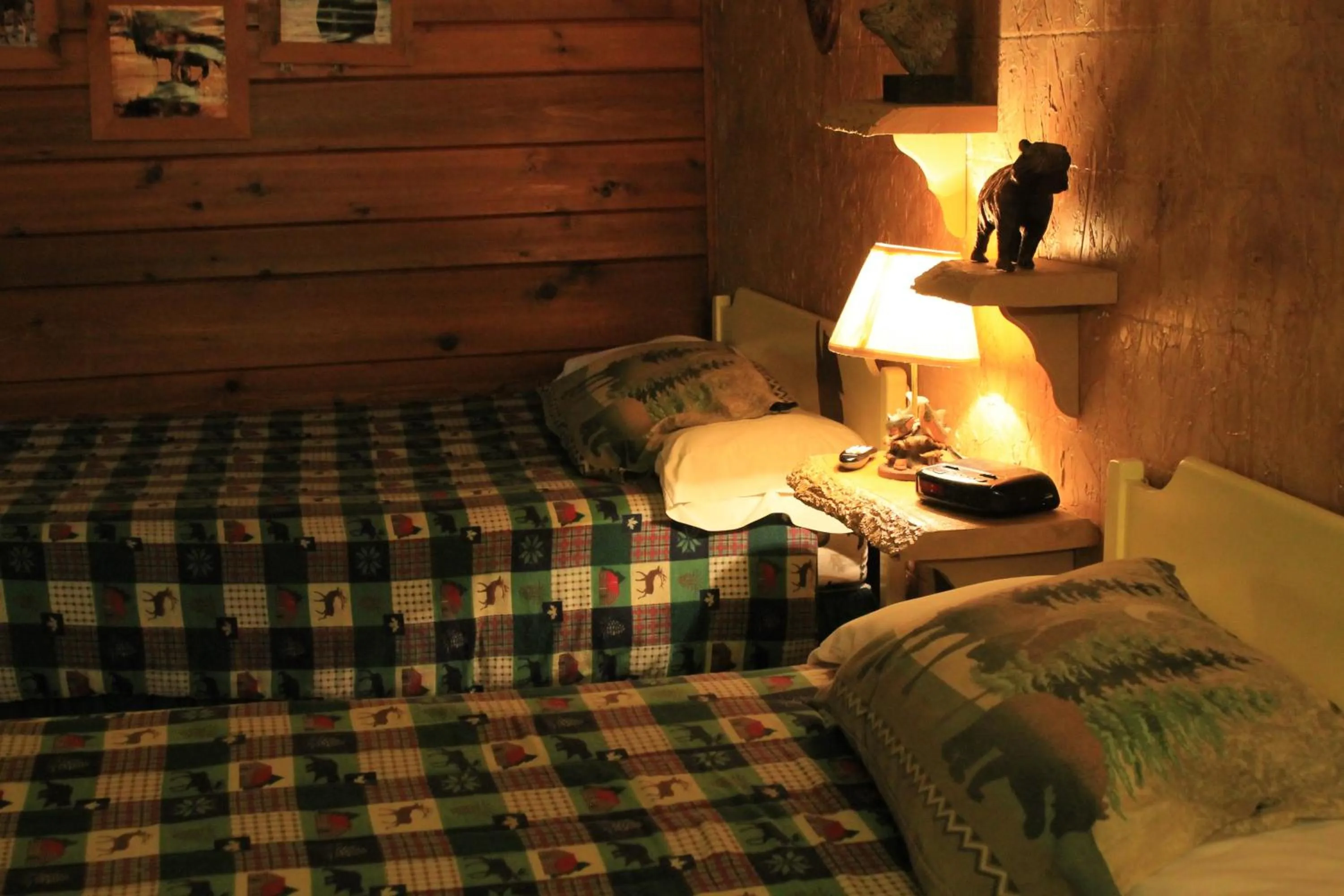 Photo of the whole room, Bed in Chateau Lodge