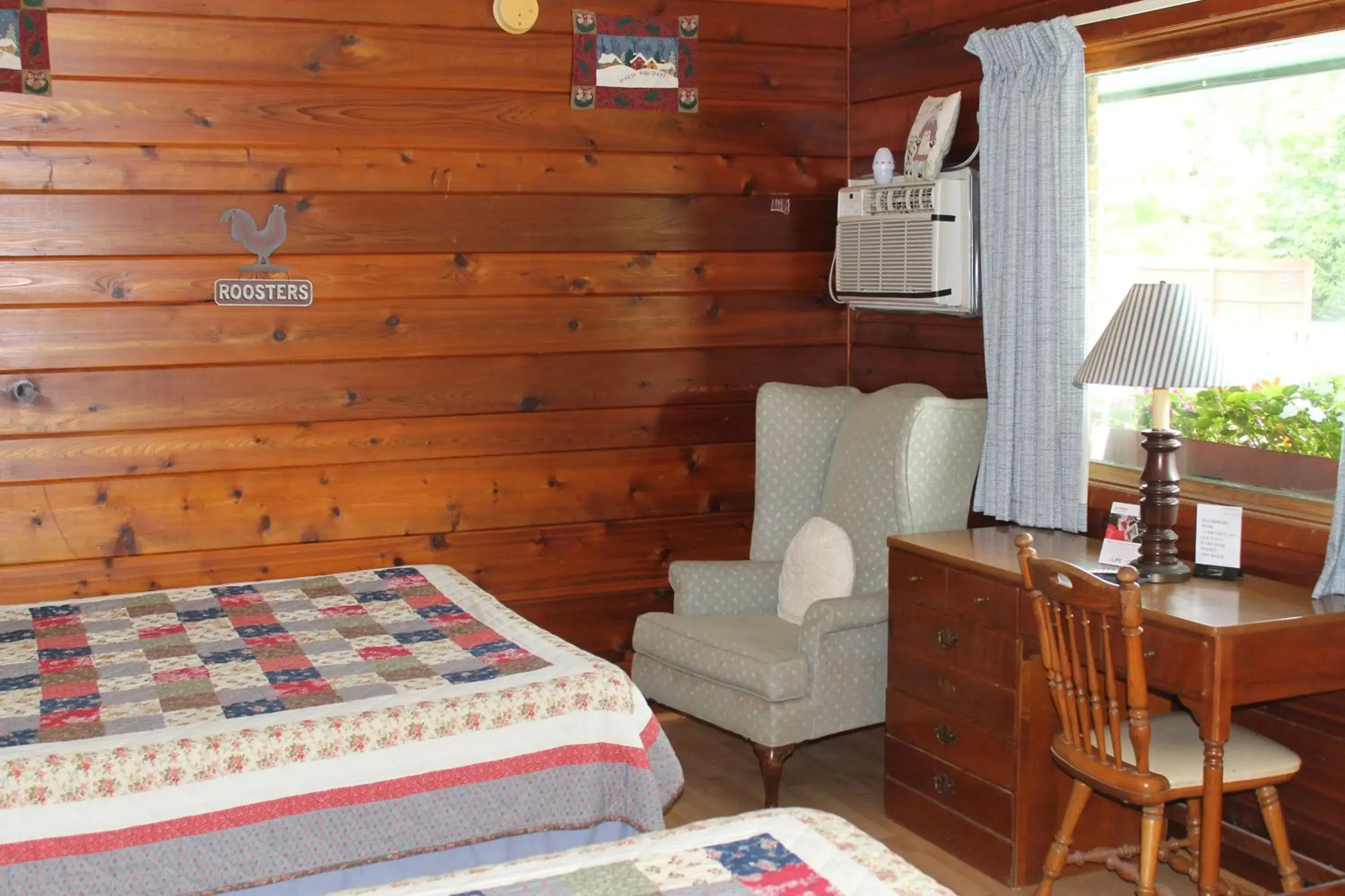 Queen Room with Two Queen Beds - Non-Smoking in Chateau Lodge Queen Room with Two Queen Beds - Non-Smoking in Chateau Lodge