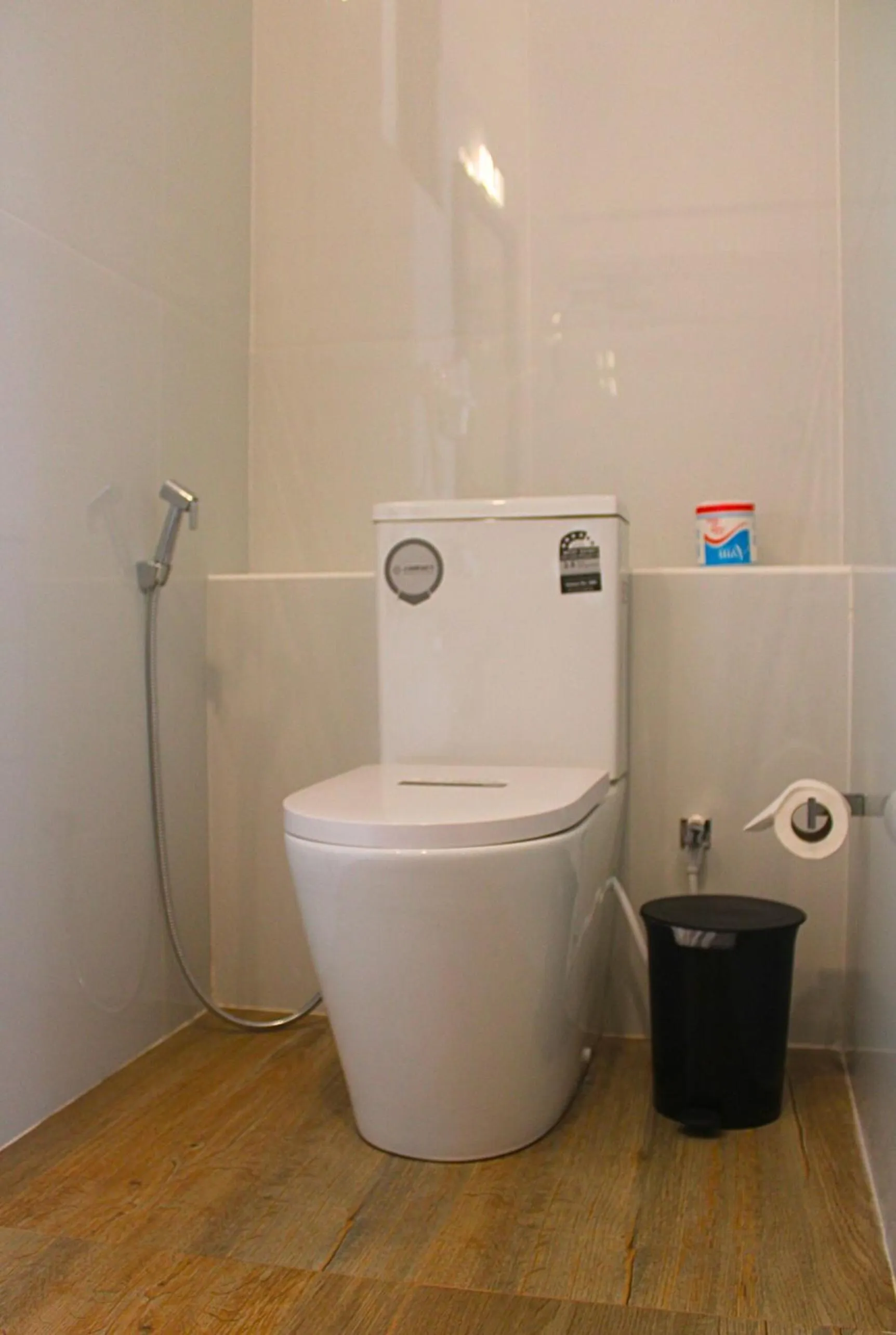 Toilet in Hideaway Lodge