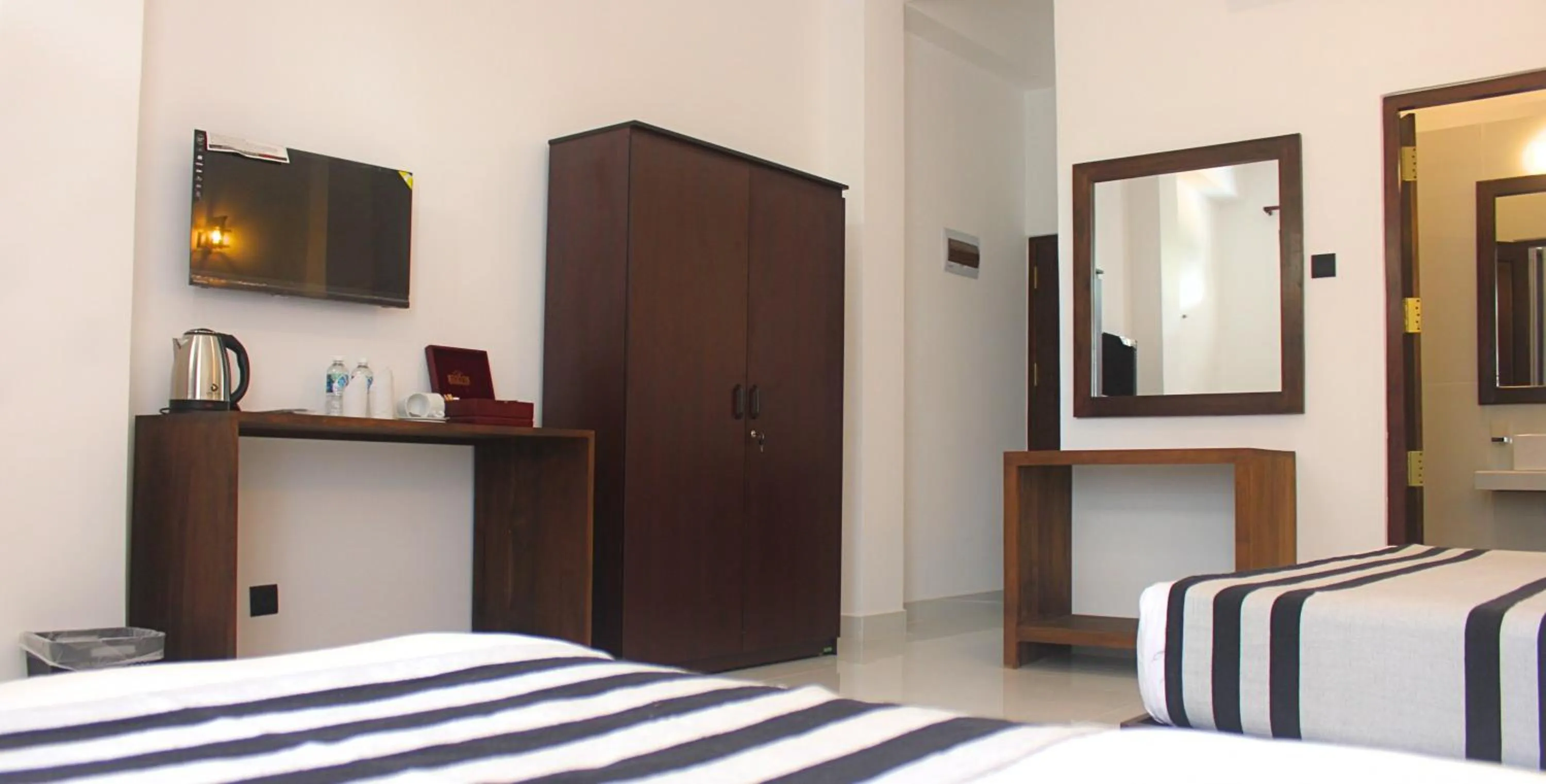 Bedroom, Bed in Hideaway Lodge