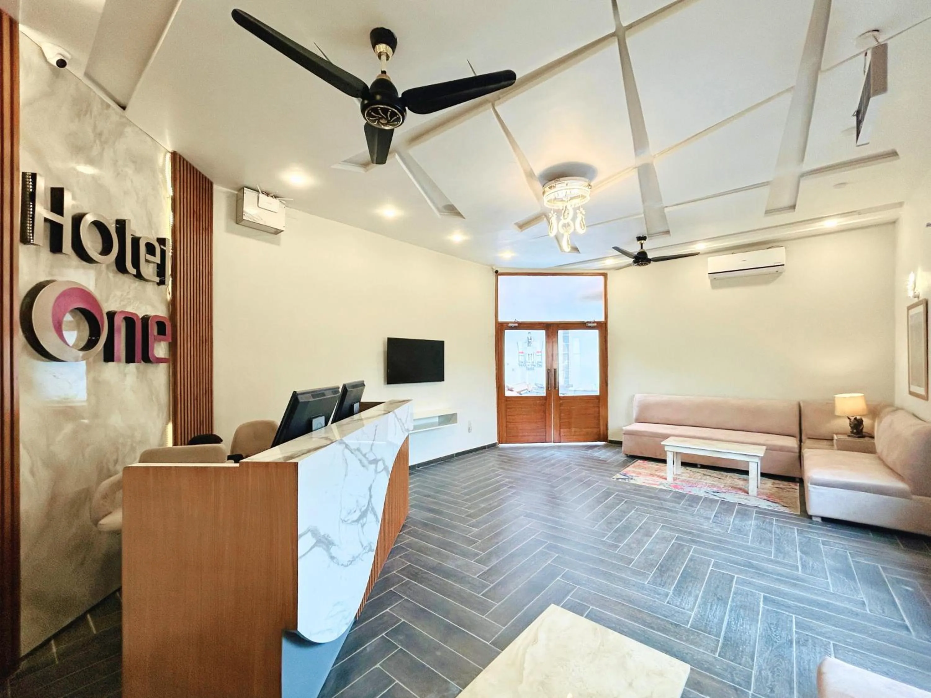 Lobby or reception in Hotel One University Sukkur