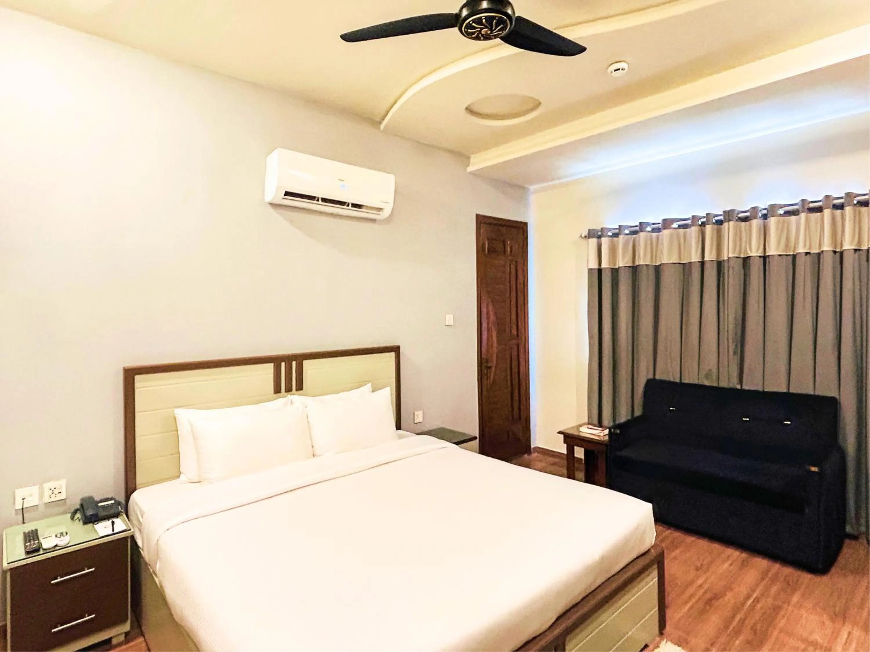 Bedroom, Bed in Hotel One University Sukkur