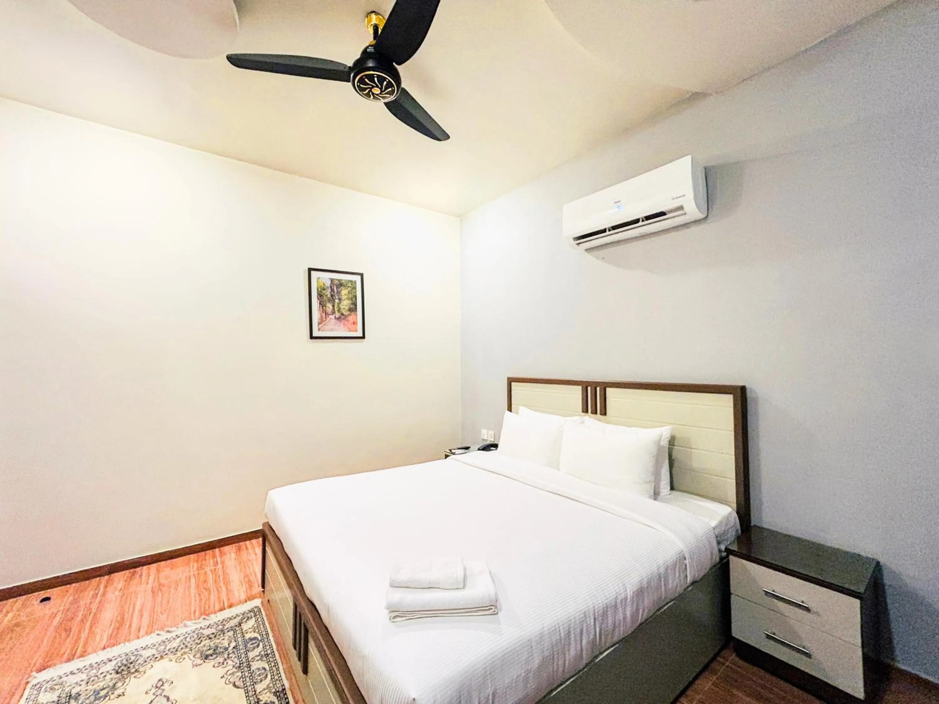 Bedroom, Bed in Hotel One University Sukkur