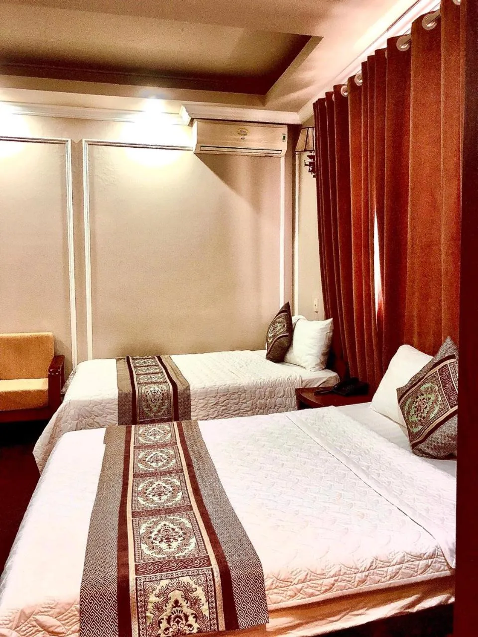 Photo of the whole room, Bed in Holiday Hotel