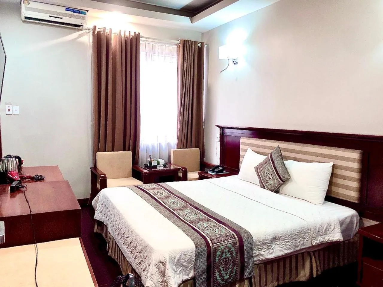 Photo of the whole room, Bed in Holiday Hotel