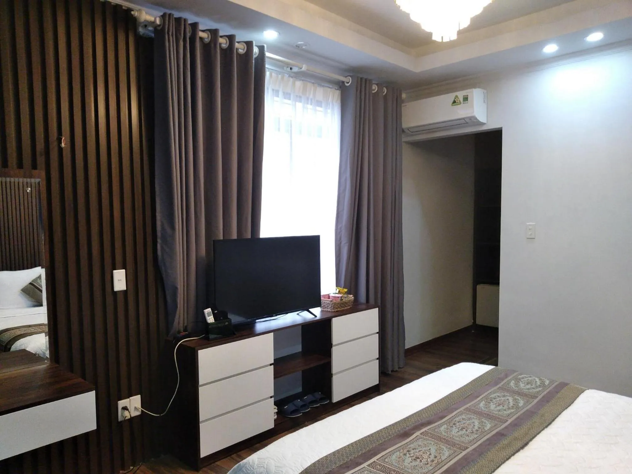 Photo of the whole room, Bed in Holiday Hotel