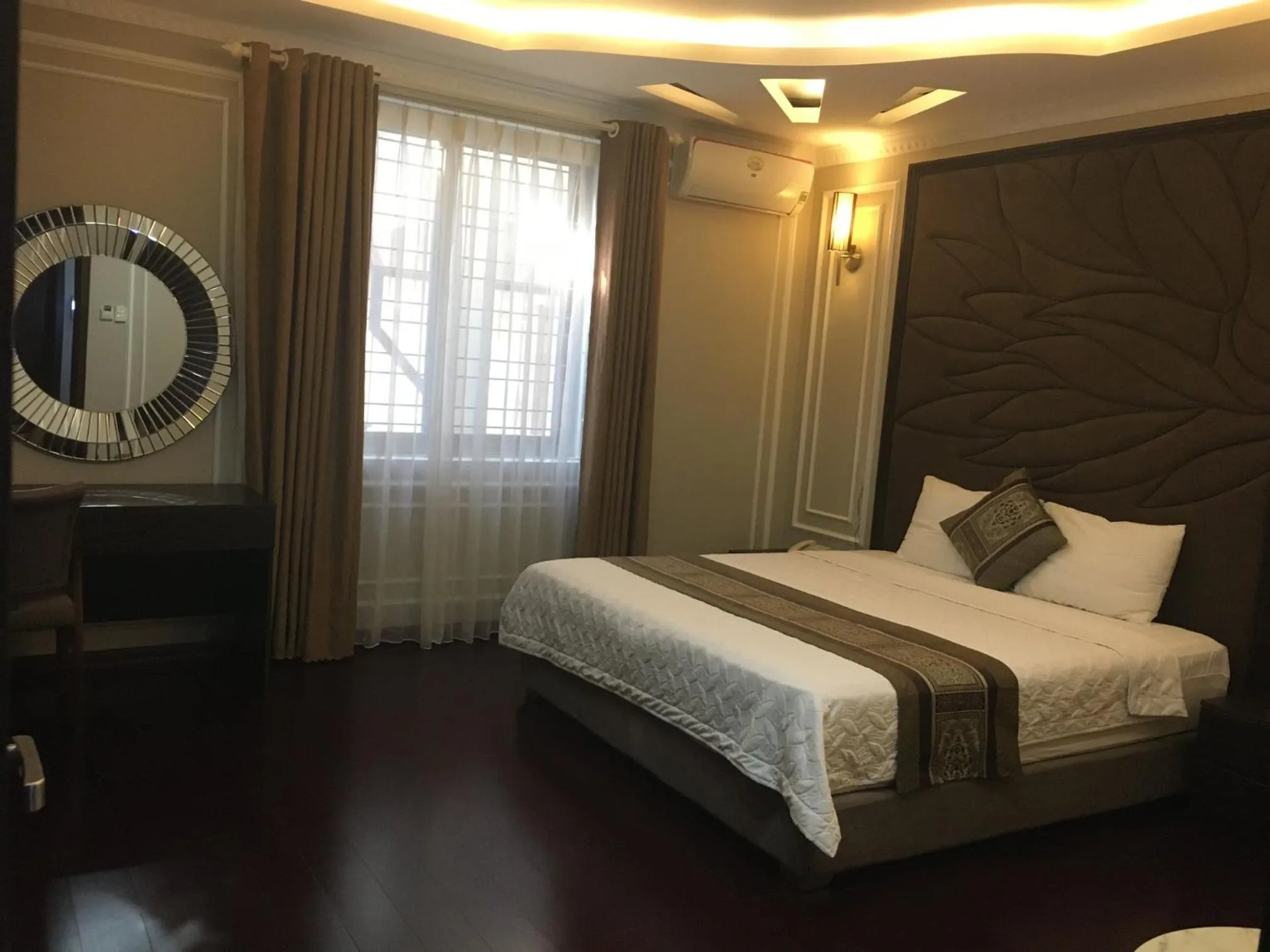 Photo of the whole room, Bed in Holiday Hotel