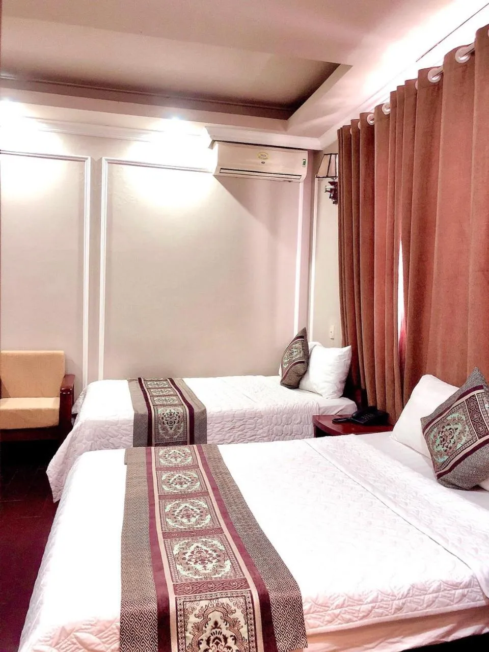 Photo of the whole room, Bed in Holiday Hotel