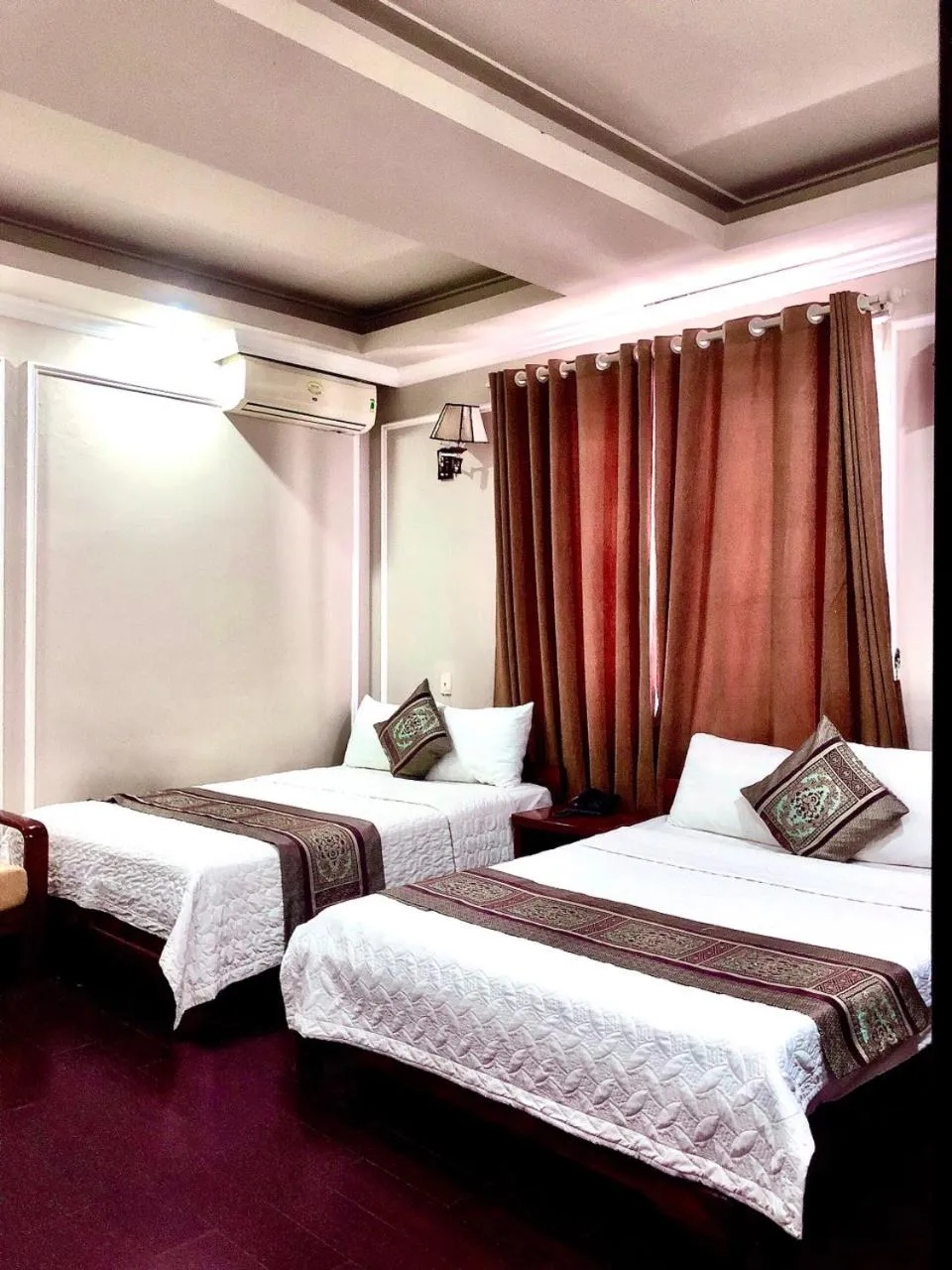 Photo of the whole room, Bed in Holiday Hotel