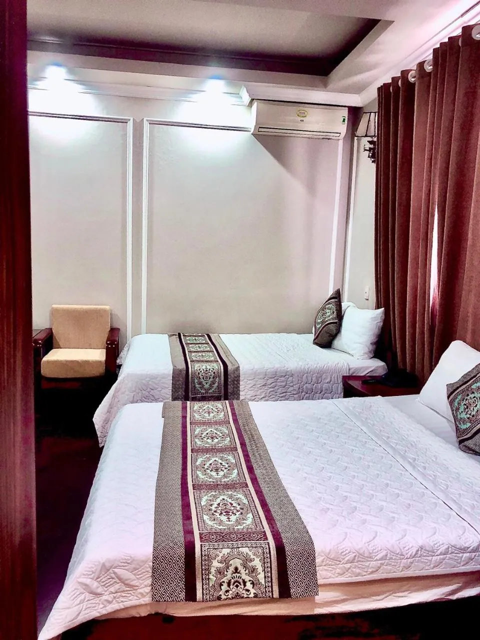 Photo of the whole room, Bed in Holiday Hotel