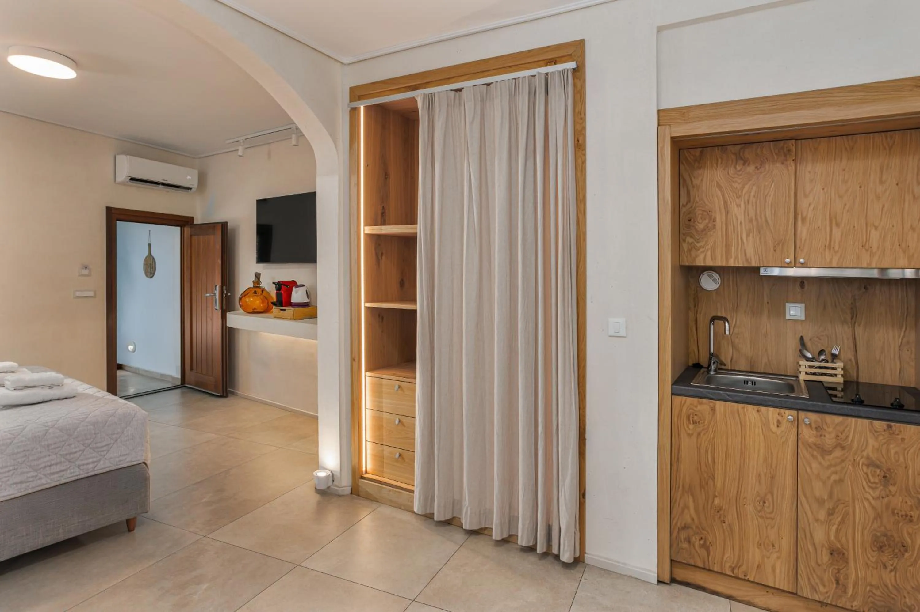 Kitchen or kitchenette, Bed in Edem Garden Residence by Estia