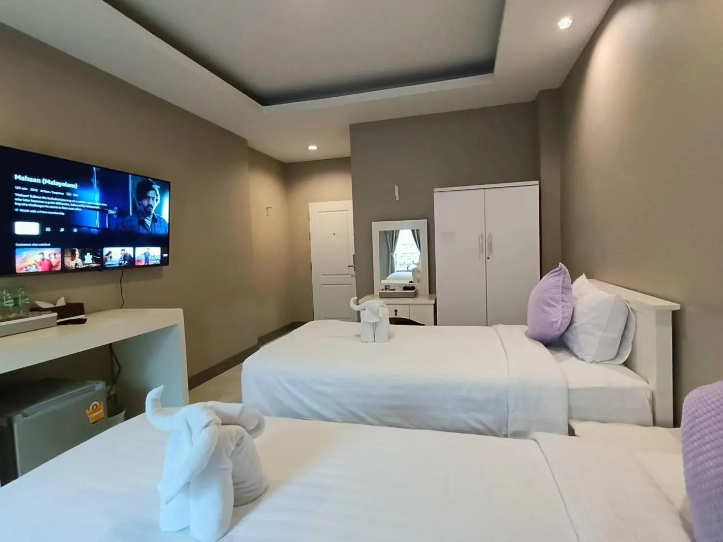 Photo of the whole room, Bed in The Guest Chang Moi Boutique Hotel