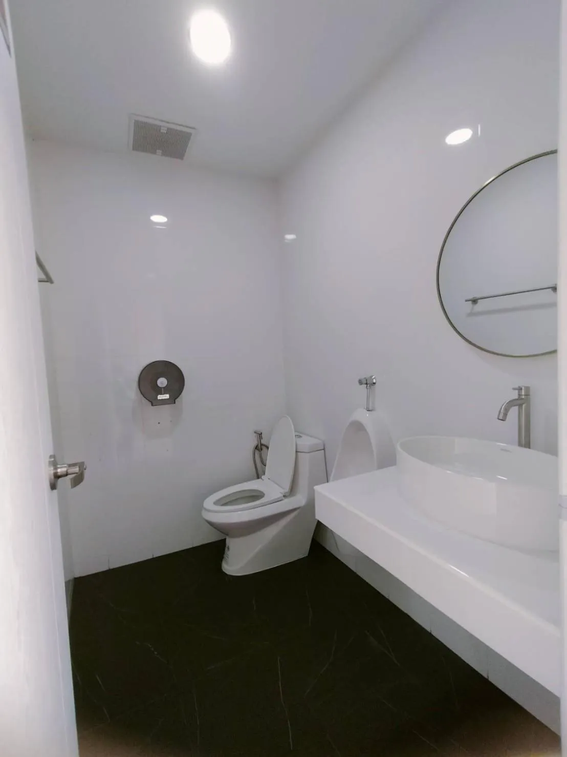 Toilet in The Guest Chang Moi Boutique Hotel