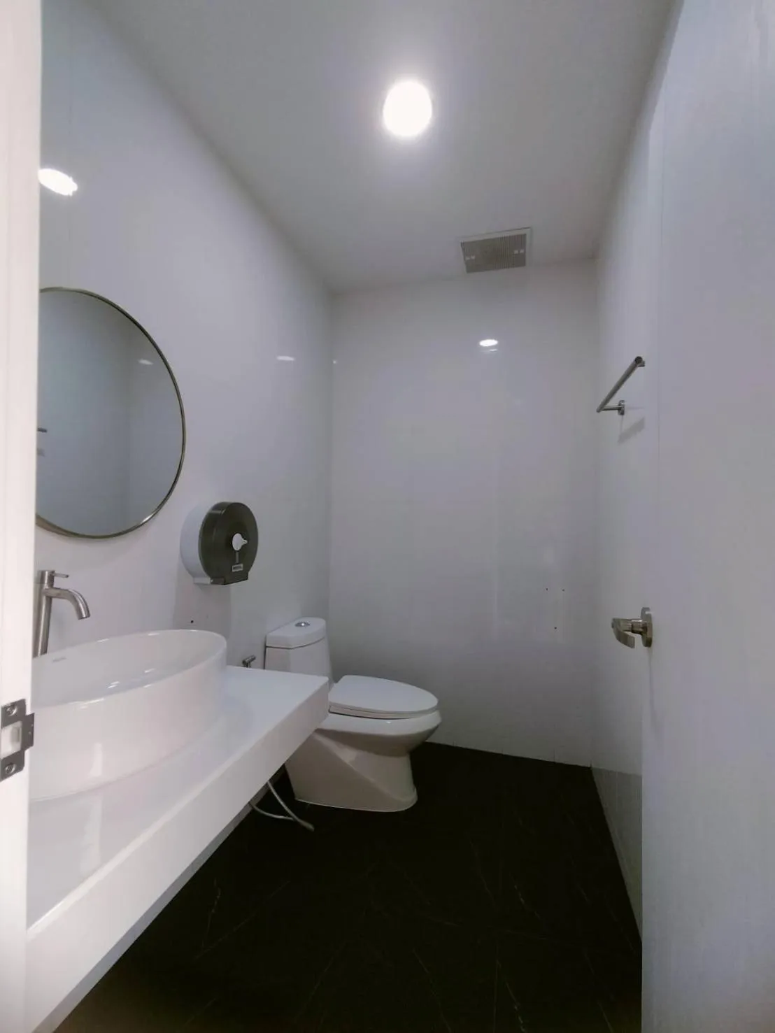 Toilet in The Guest Chang Moi Boutique Hotel