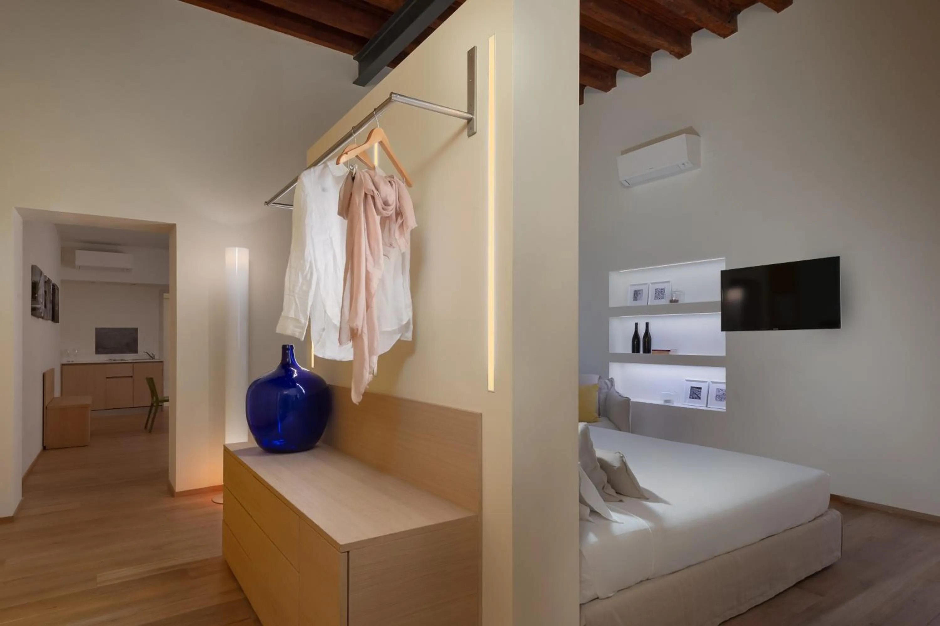 Photo of the whole room, Bed in Massimago Wine Suites