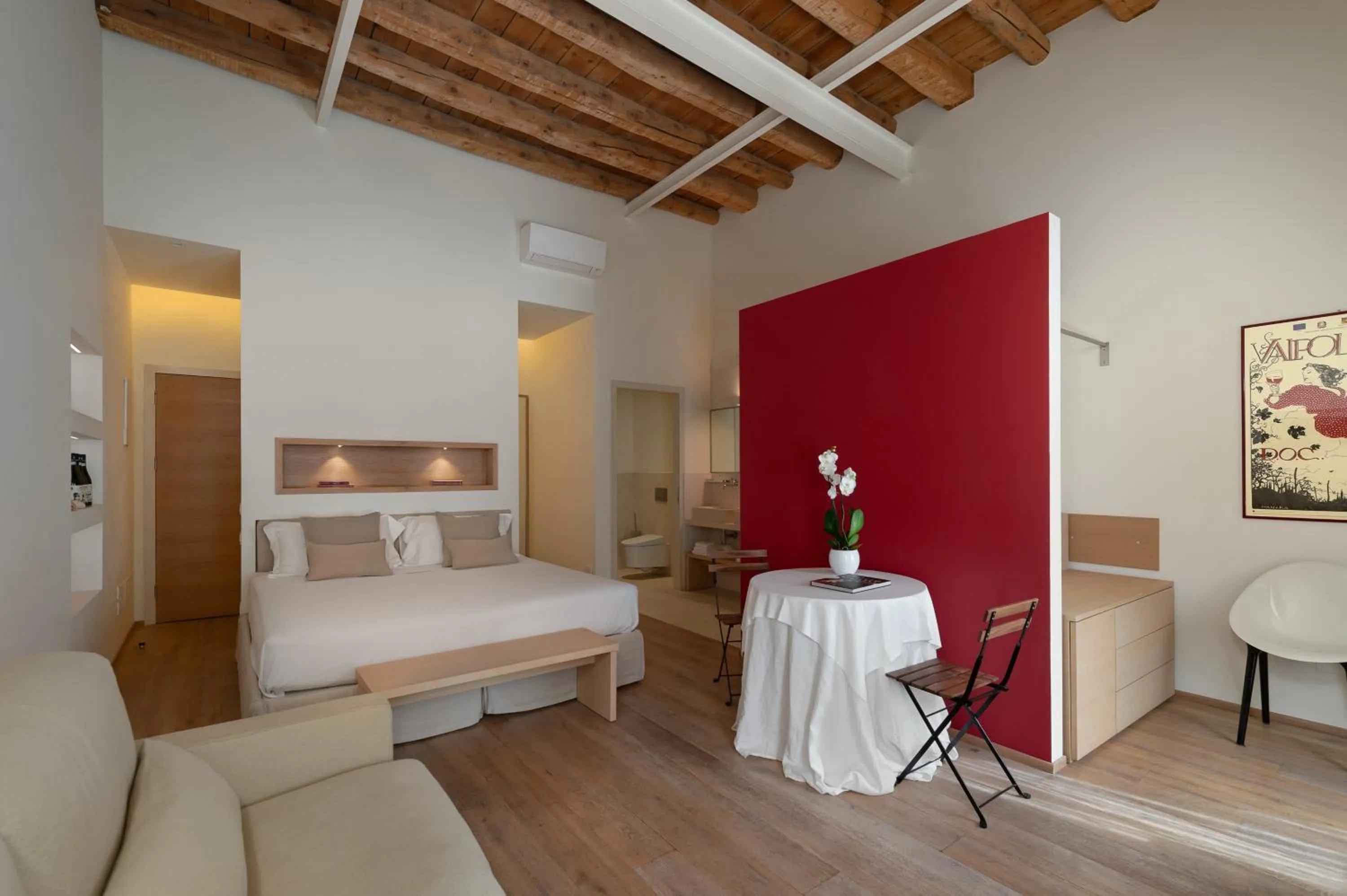 Bedroom, Bed in Massimago Wine Suites