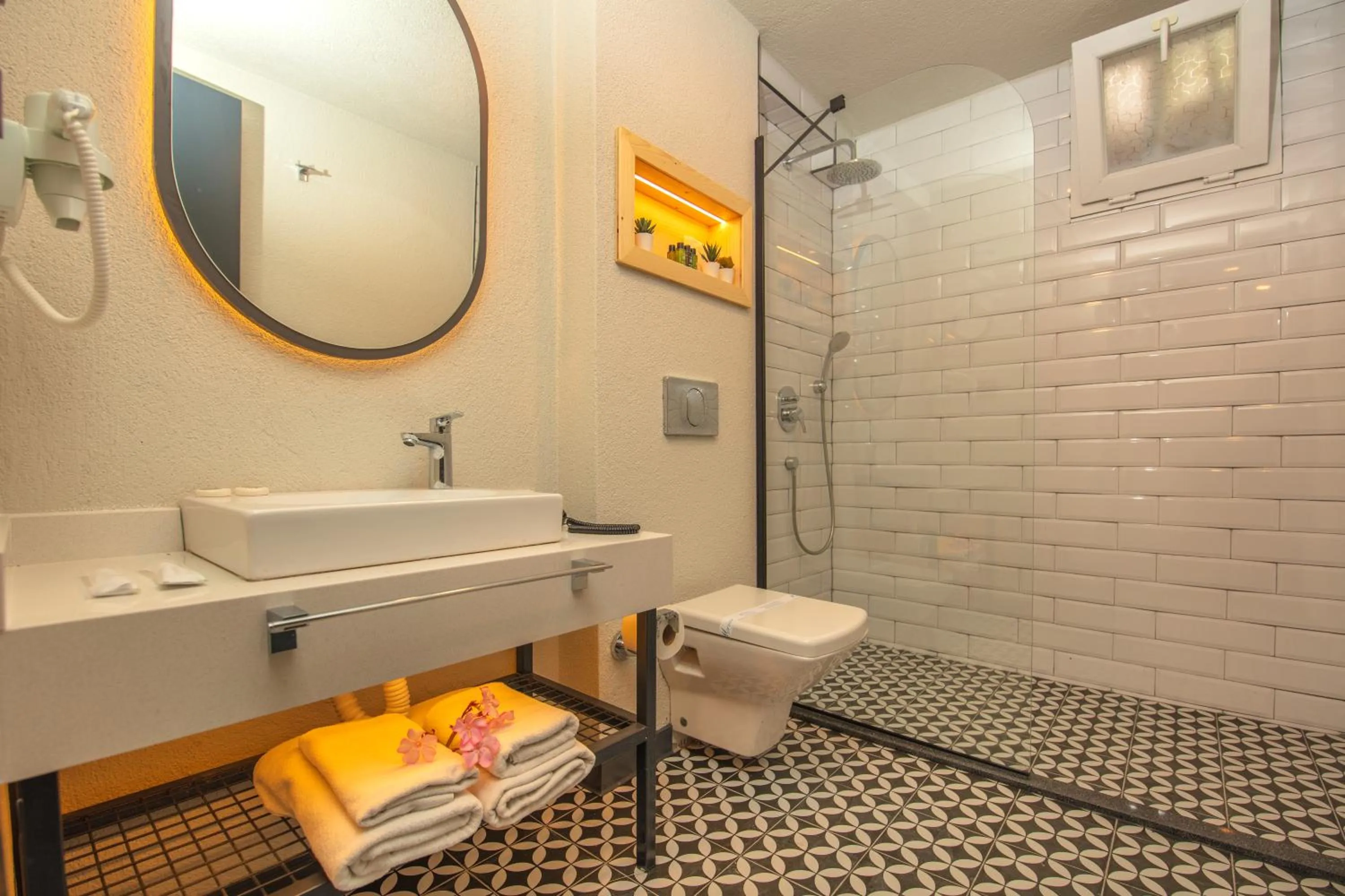 Shower in Morina Deluxe Hotel