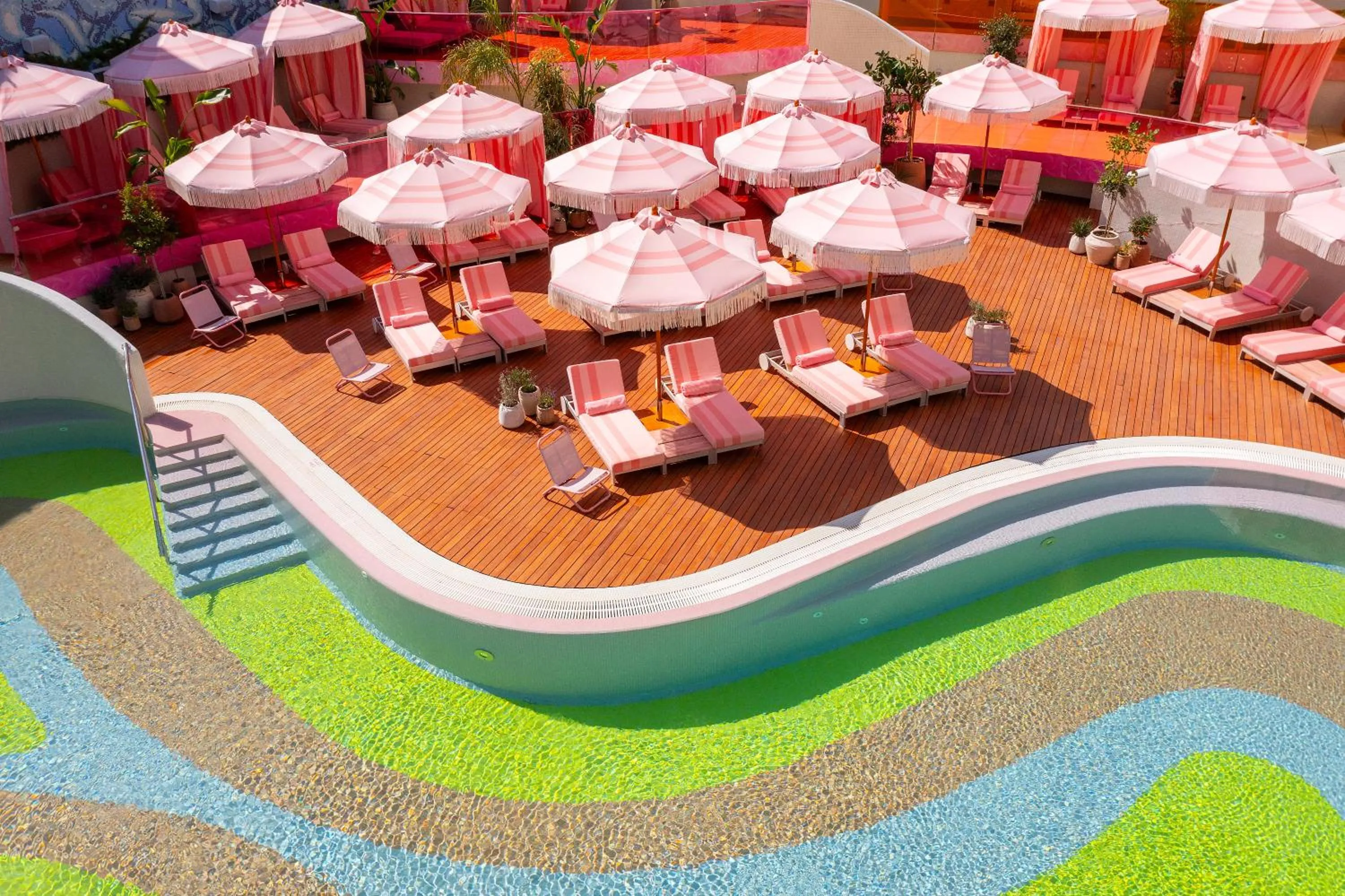 Swimming pool in Semiramis