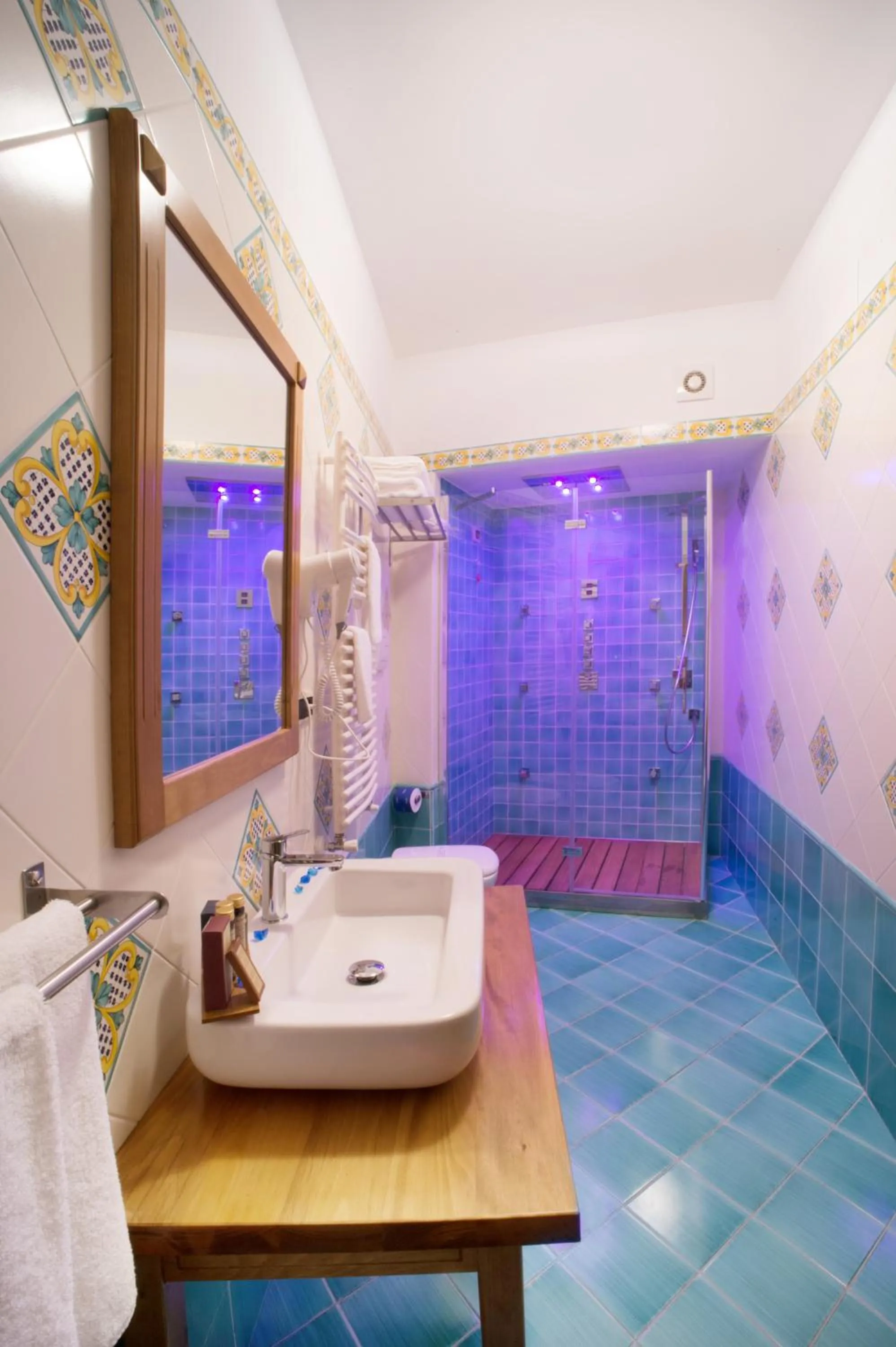 Shower in Dimora Storica Hotel Maccarunera