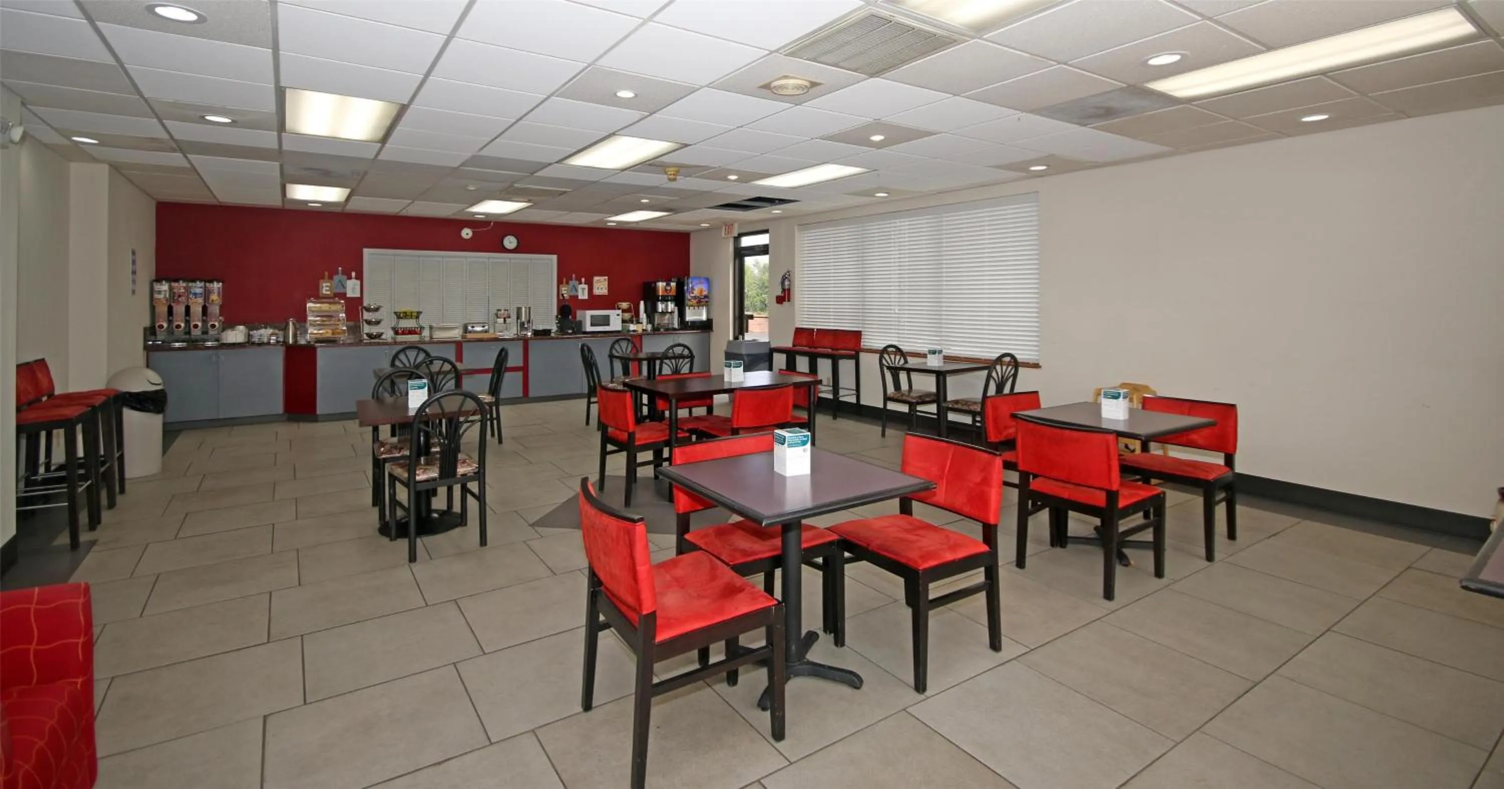 Breakfast in Knights Inn Pilot Mountain