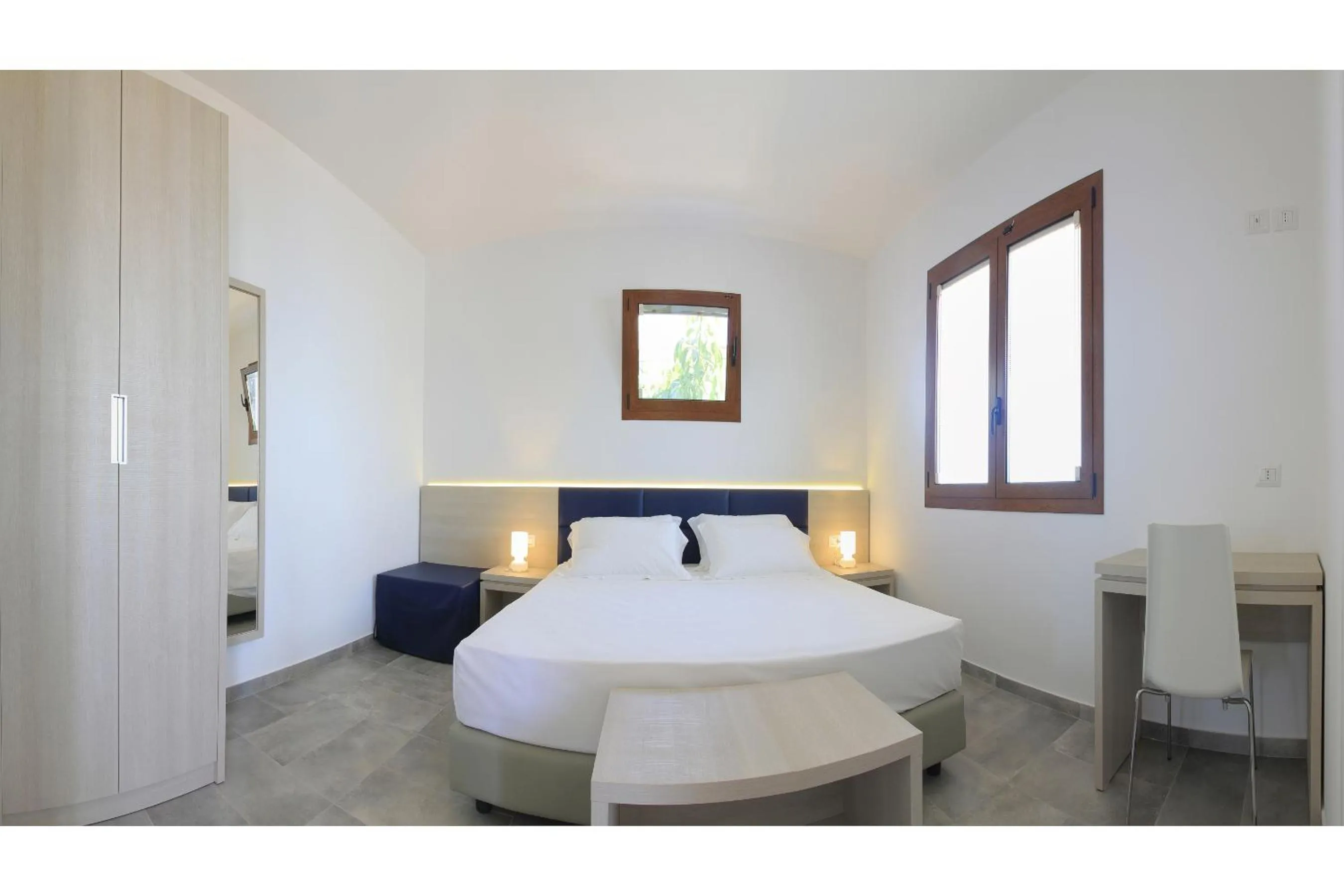 Day, Bed in Blue Bay