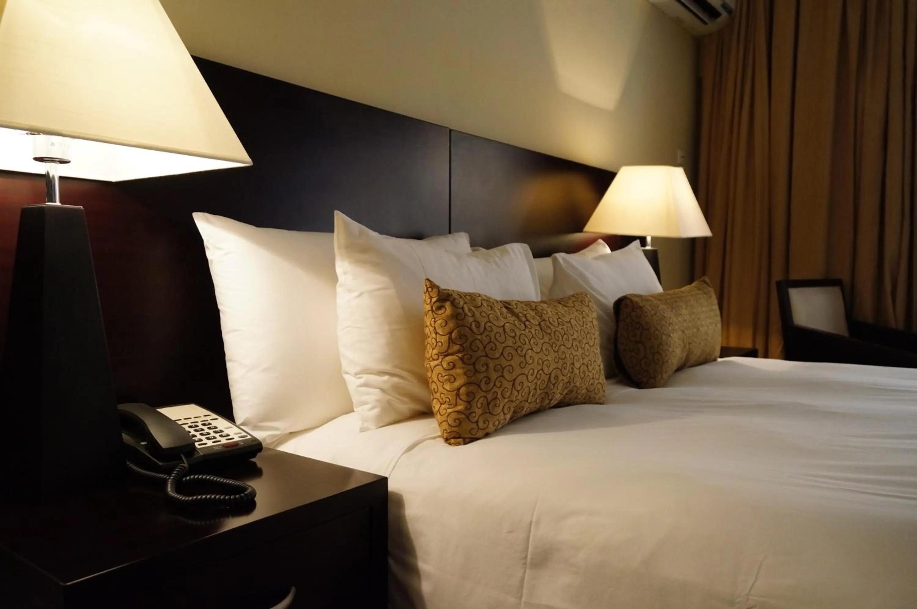 Bedroom, Bed in Hotel Royal Kinshasa