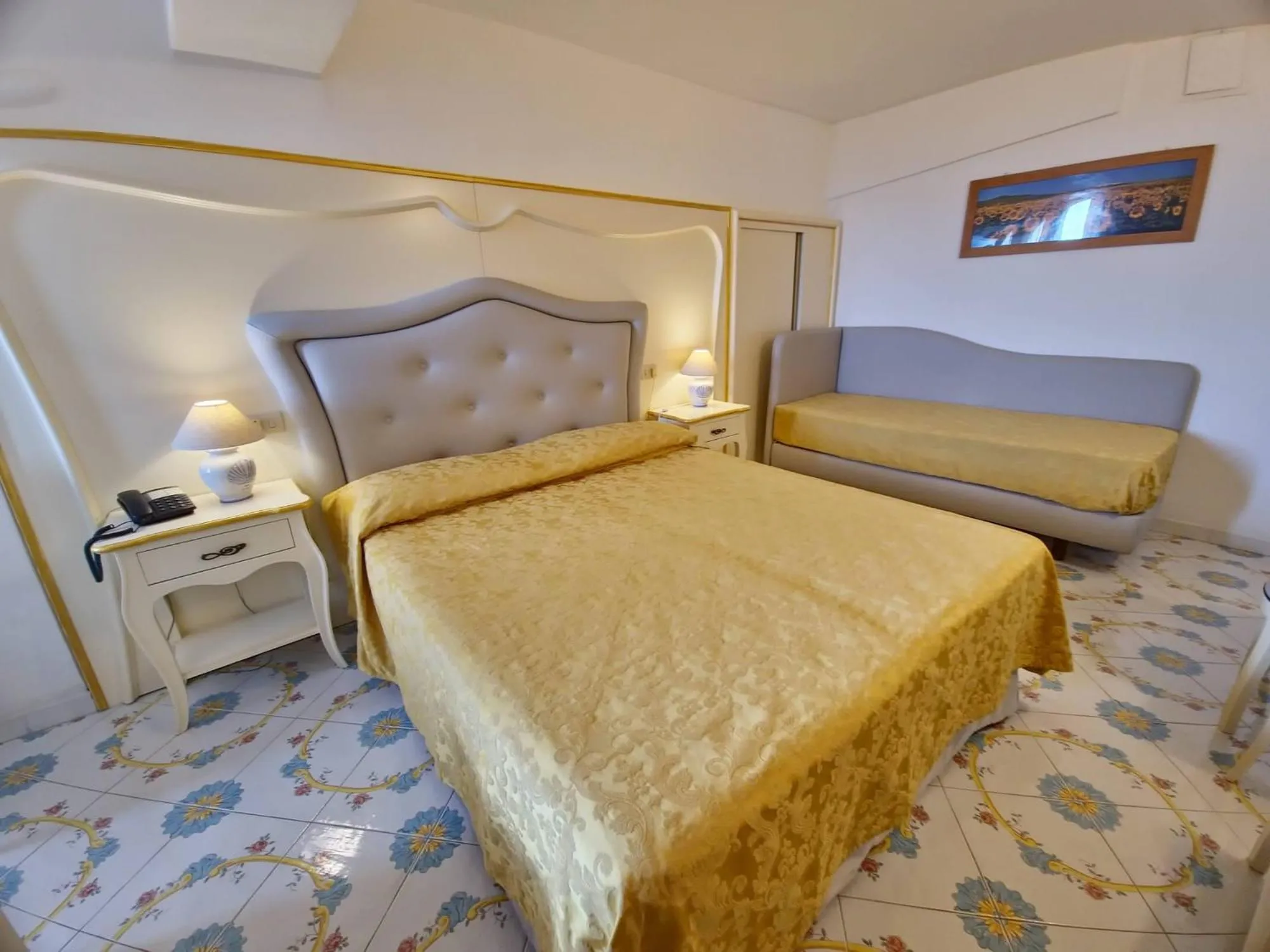 Bed in Hotel La Perla