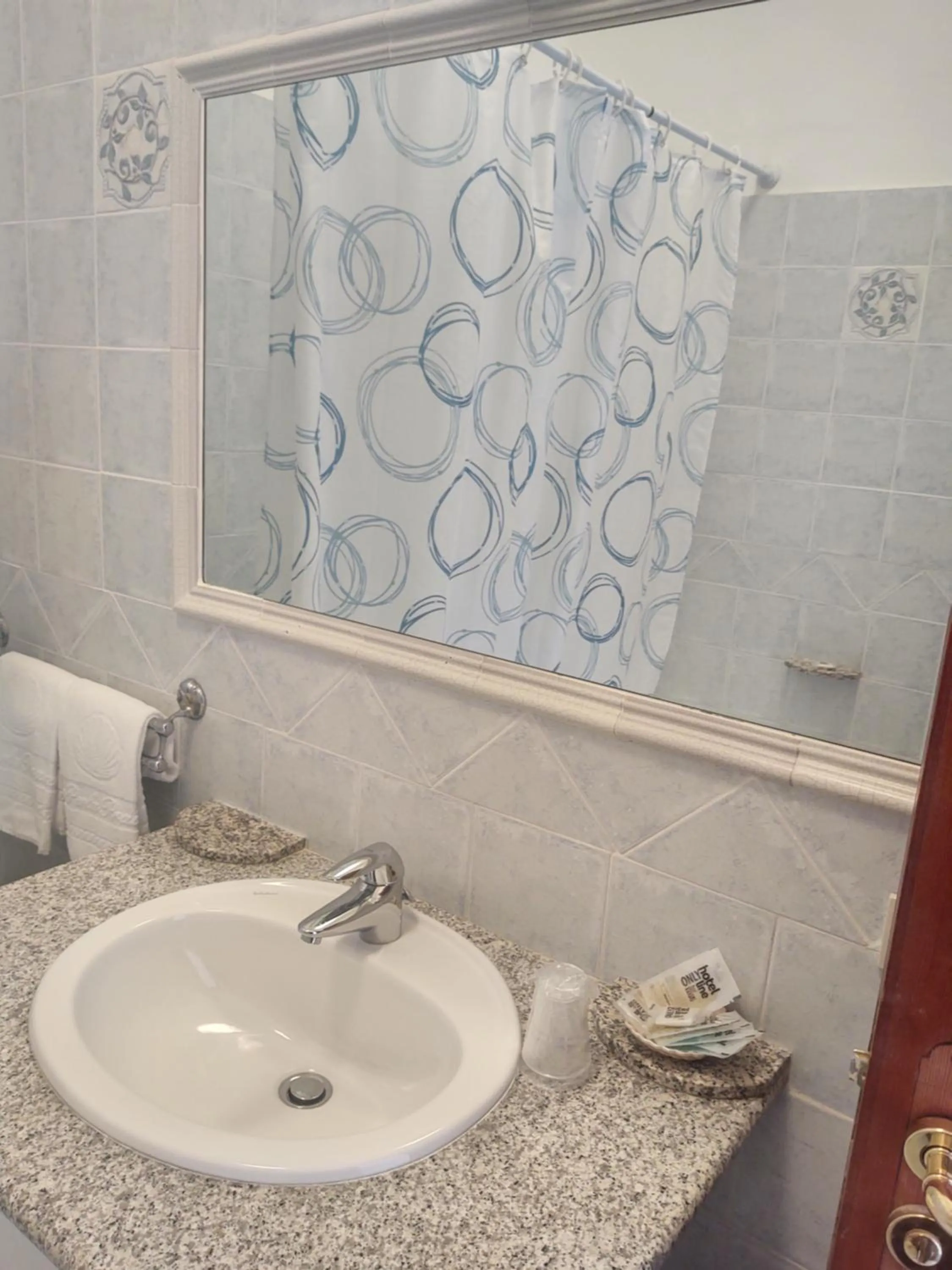 Bathroom in Hotel La Perla