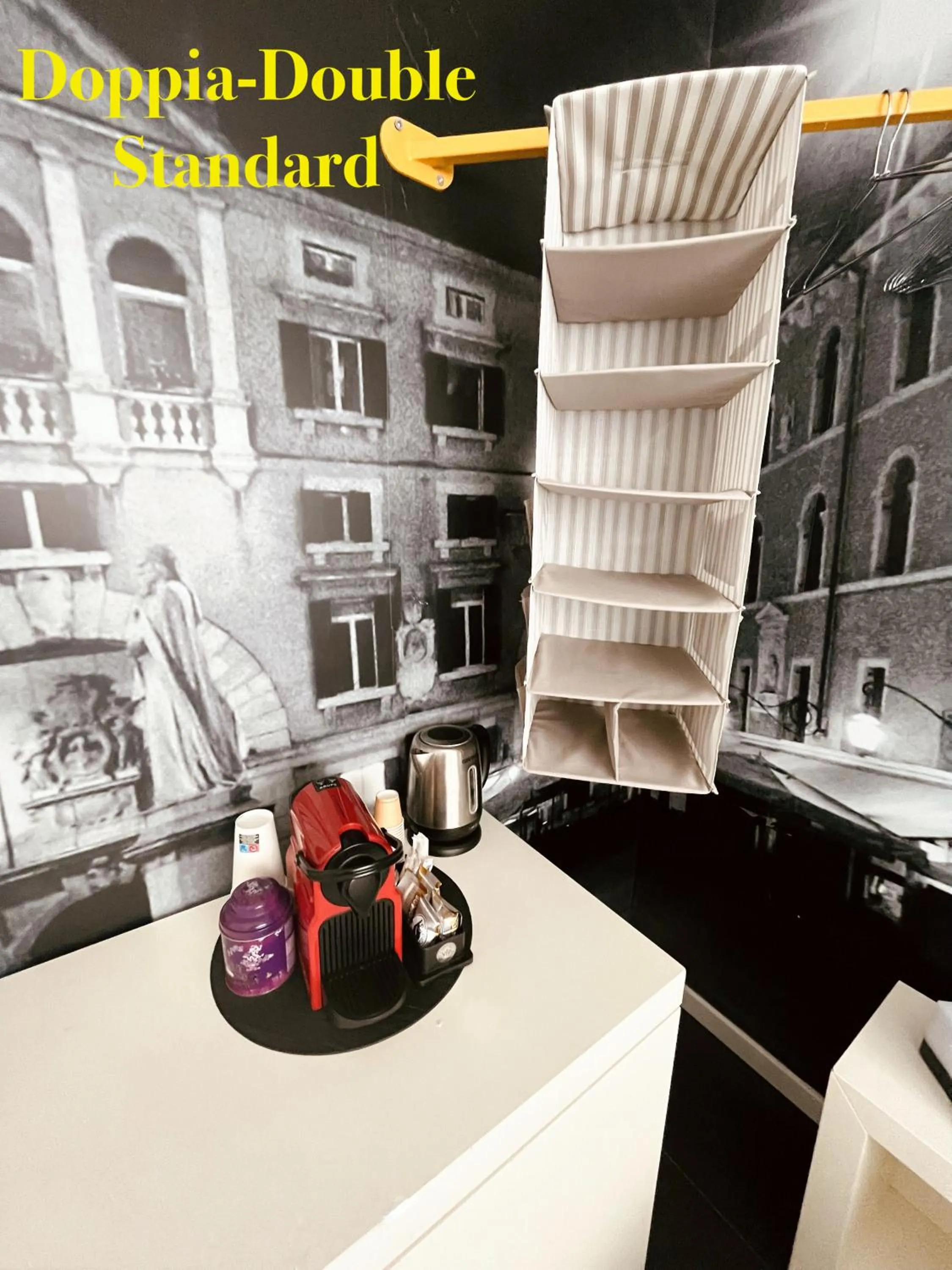 Coffee/tea facilities in DiMoras house Verona