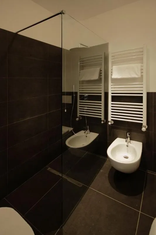 Shower in DiMoras house Verona