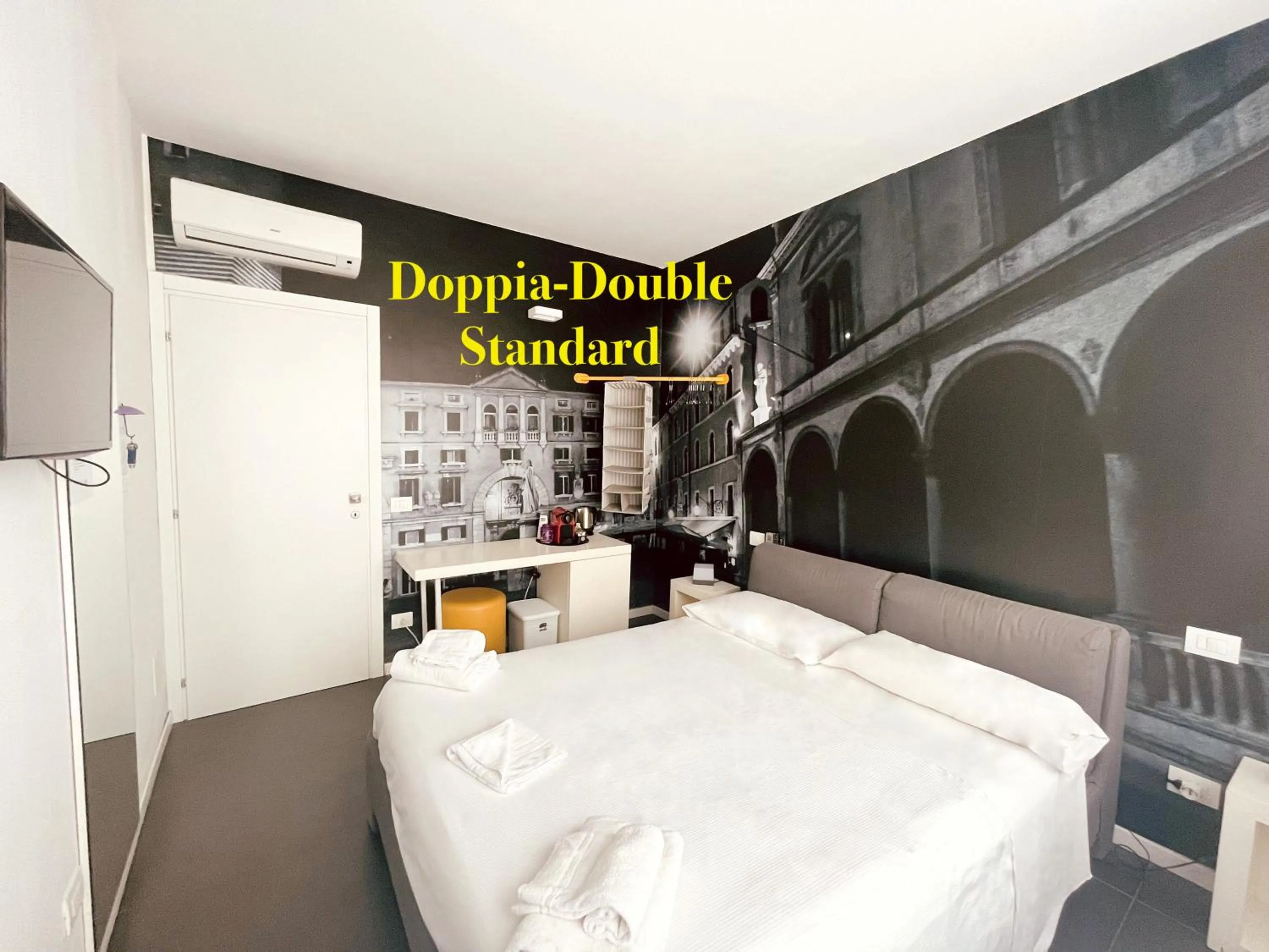 Photo of the whole room, Bed in DiMoras house Verona