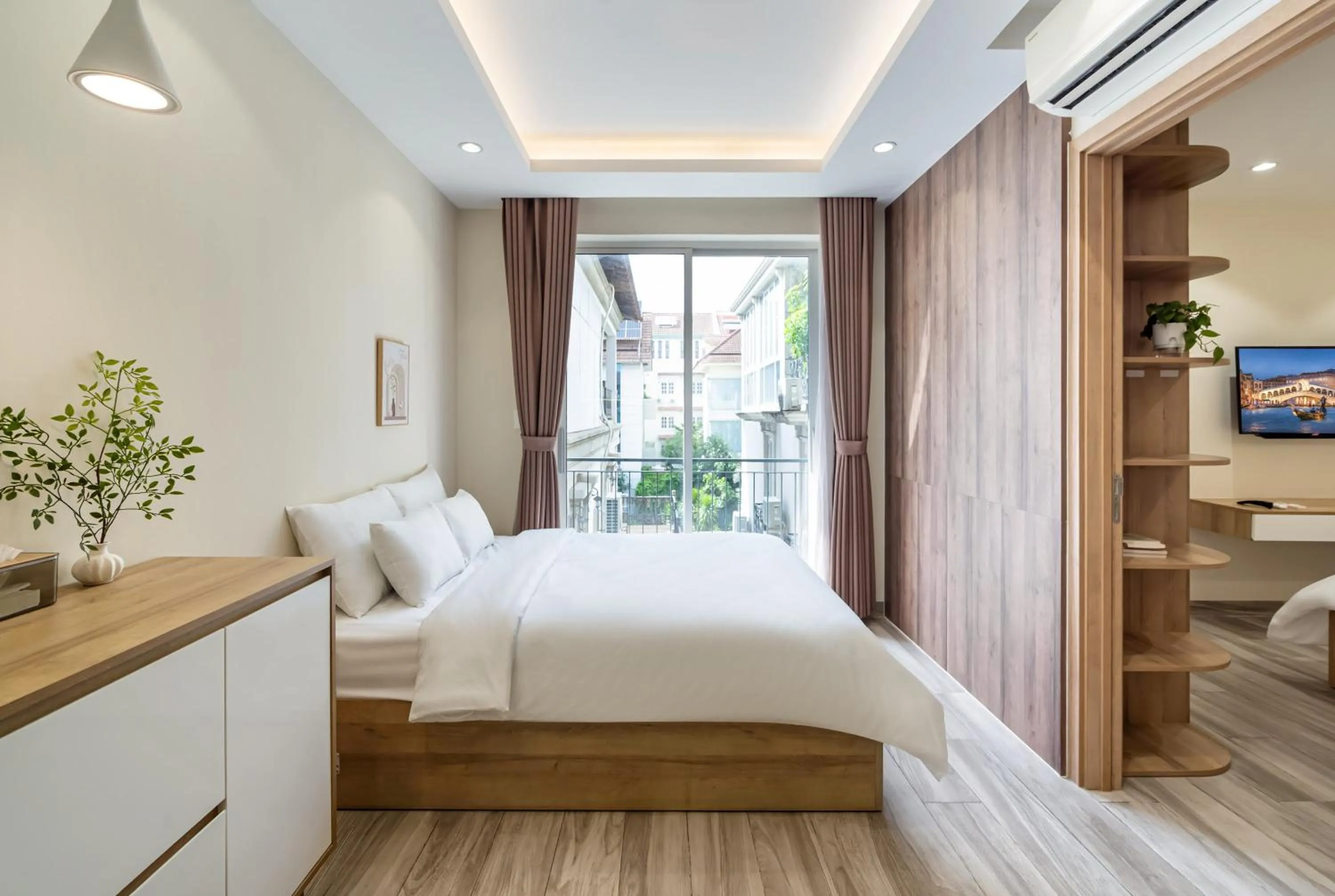 Photo of the whole room, Bed in The Royal Healing - Phu My Hung