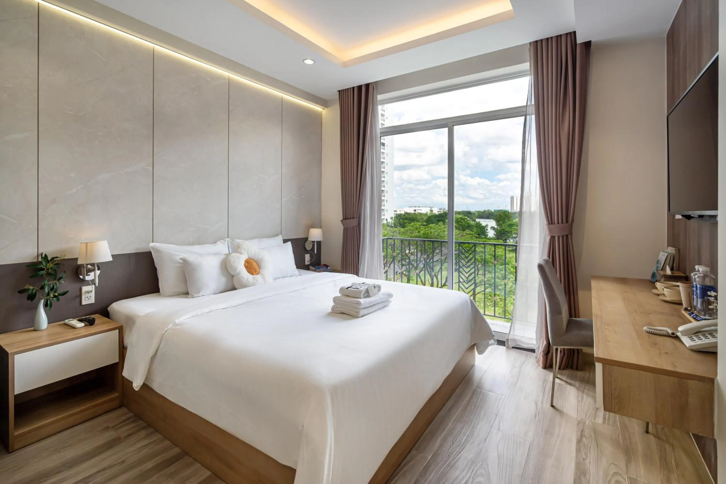 Photo of the whole room, Bed in The Royal Healing - Phu My Hung