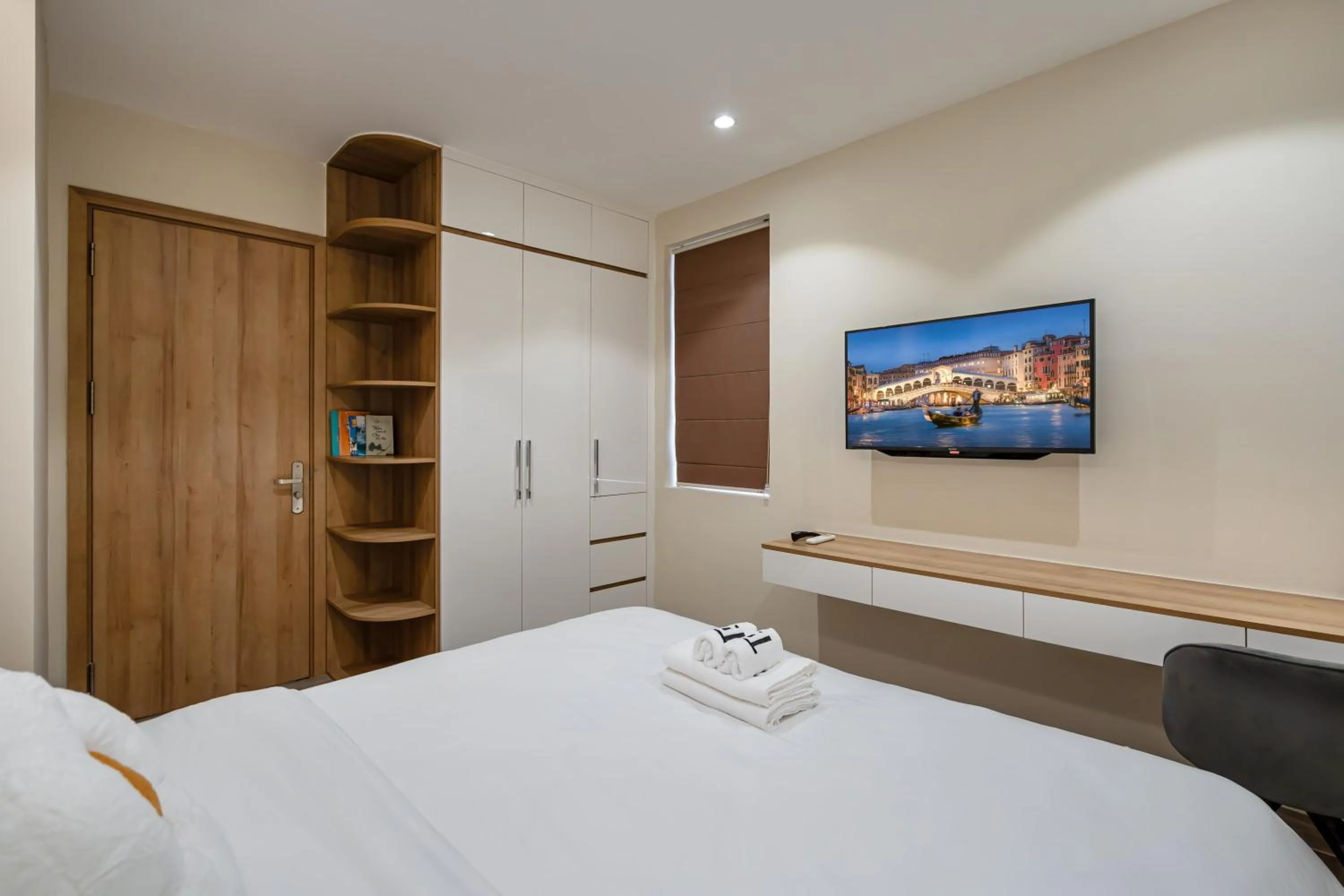 Photo of the whole room, Bed in The Royal Healing - Phu My Hung