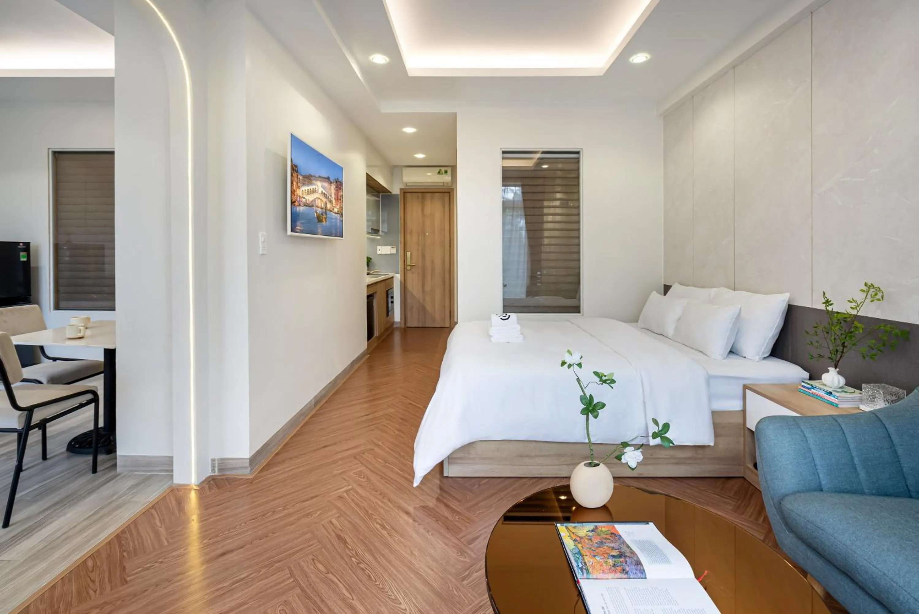 Photo of the whole room, Bed in The Royal Healing - Phu My Hung