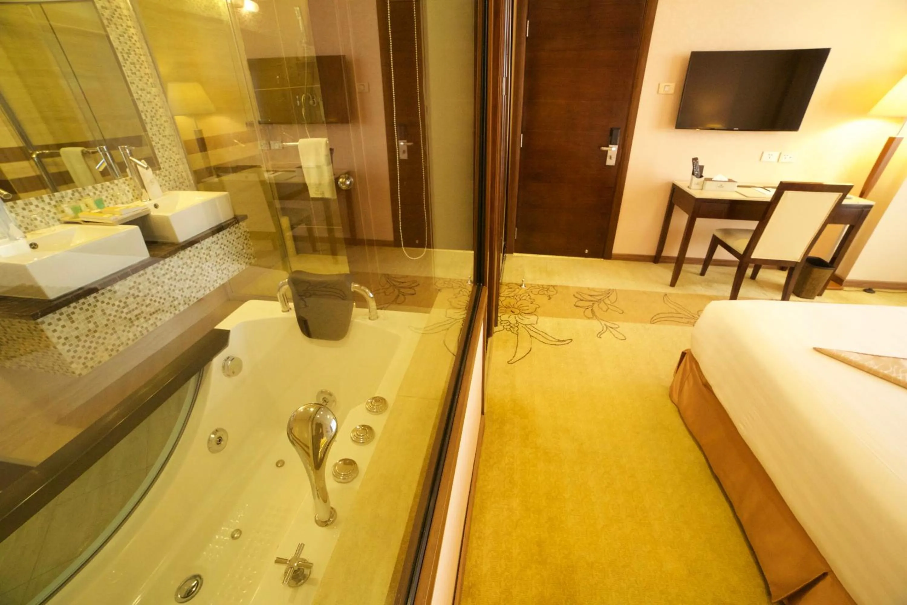 Bathroom, Bed in Getfam Hotel
