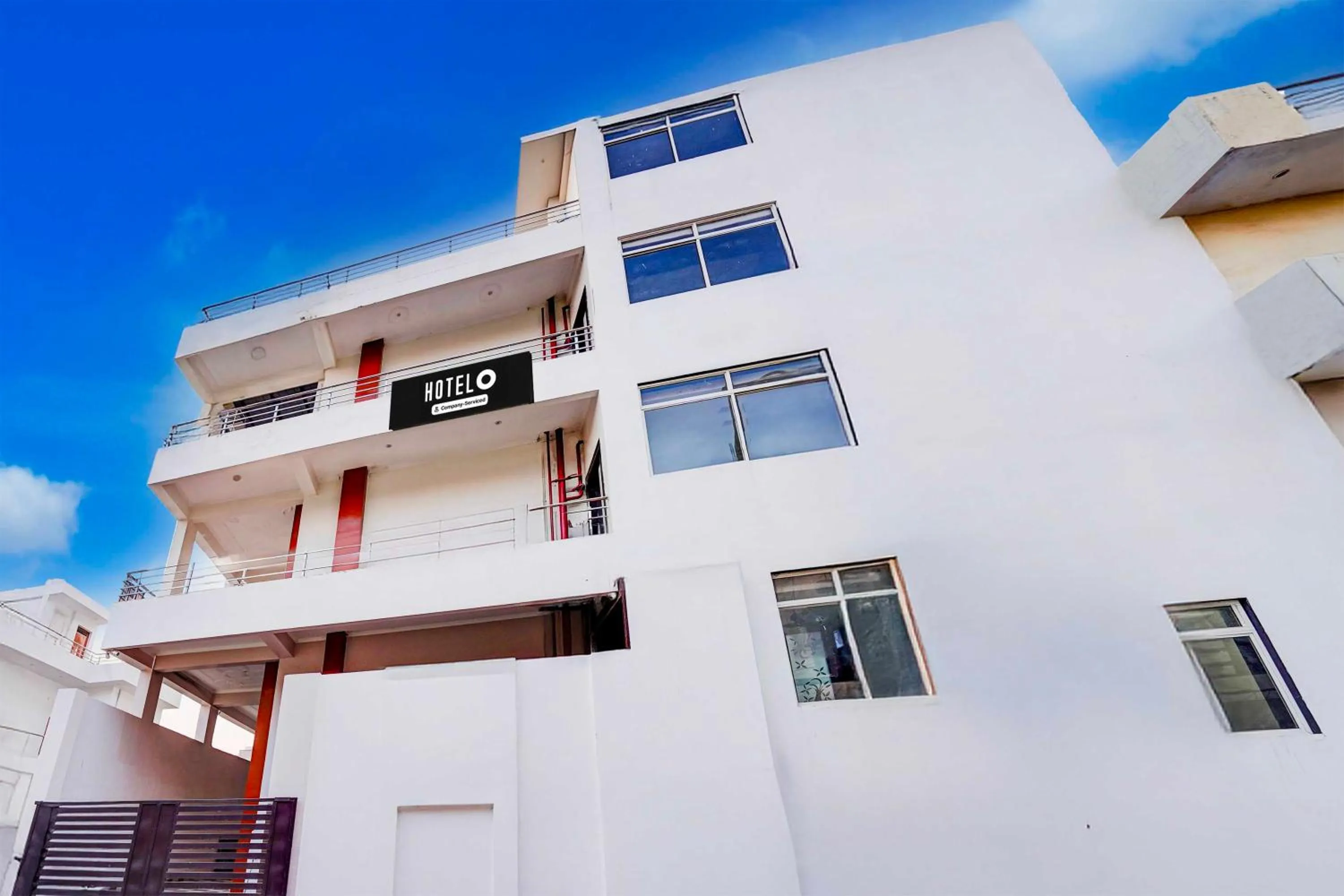 Facade/entrance in Hotel O Faizabad Road Opp BBD University