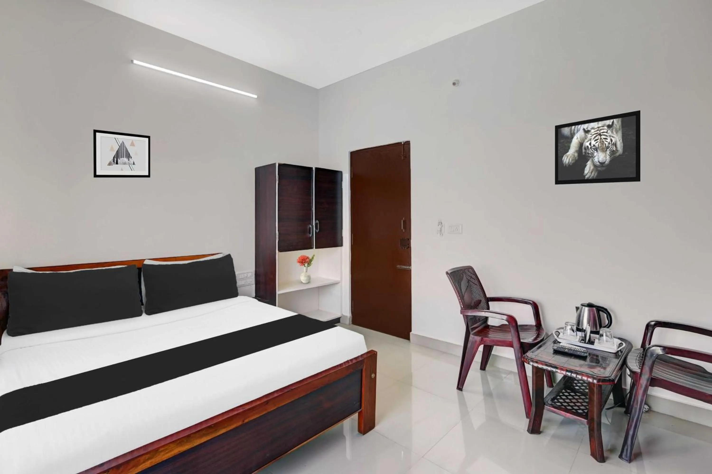 Bedroom, Bed in Hotel O Chikmangaluru Near Railway Station