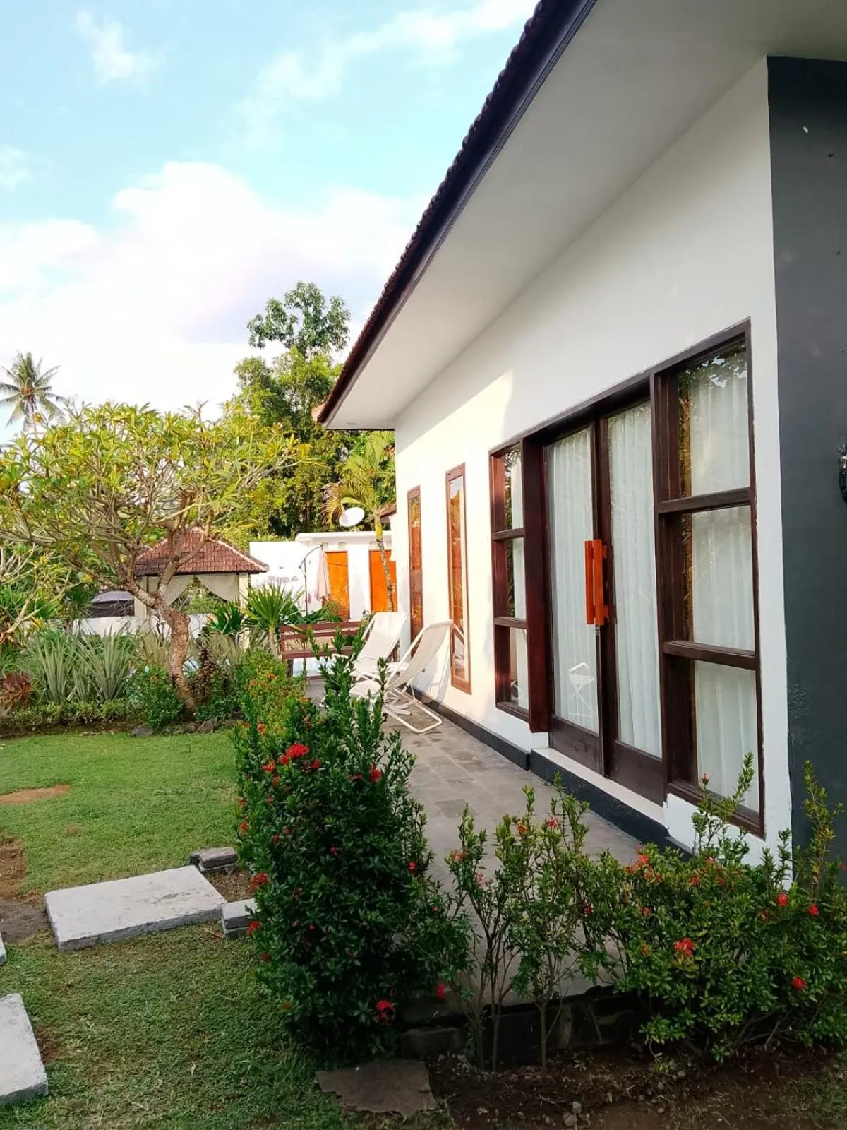 Garden view in Lovina villa cinta