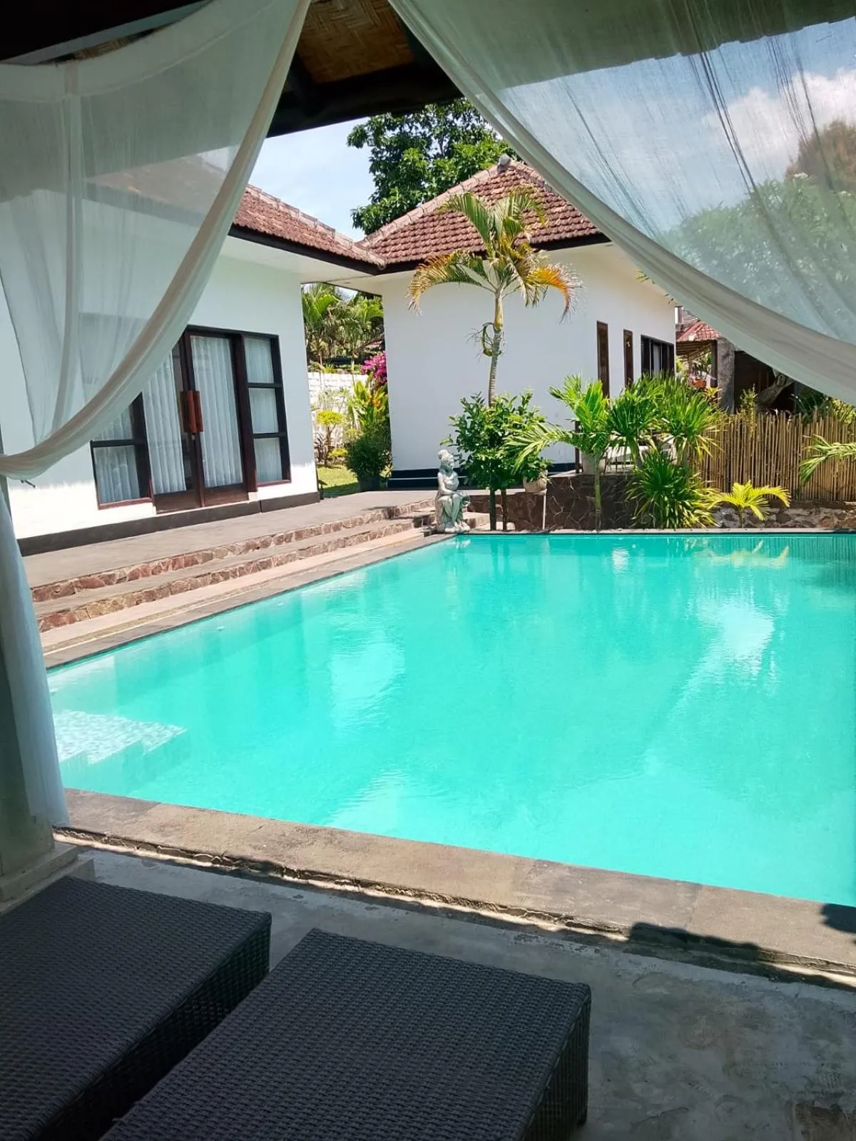 Pool view in Lovina villa cinta