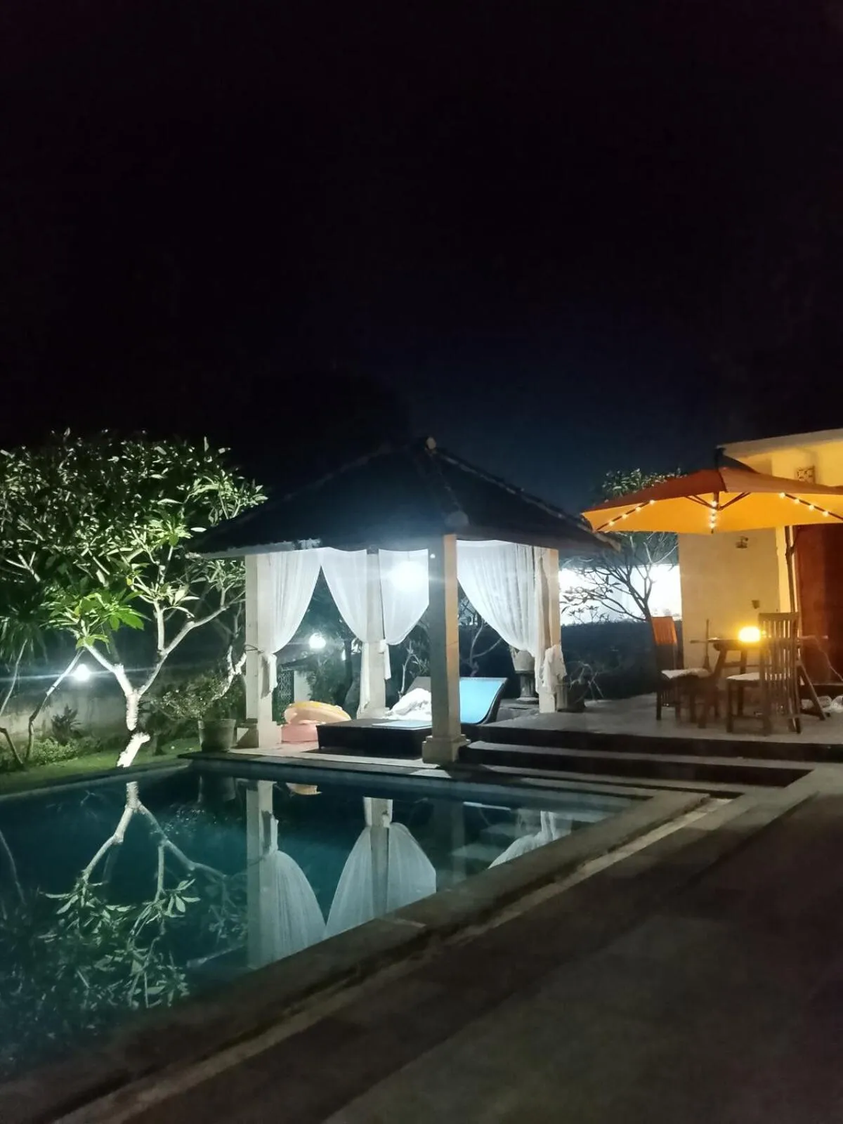 Night in Lovina villa cinta