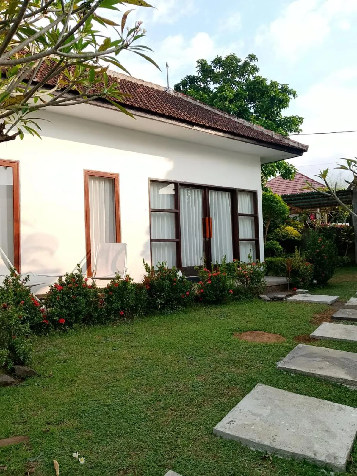 Garden view in Lovina villa cinta