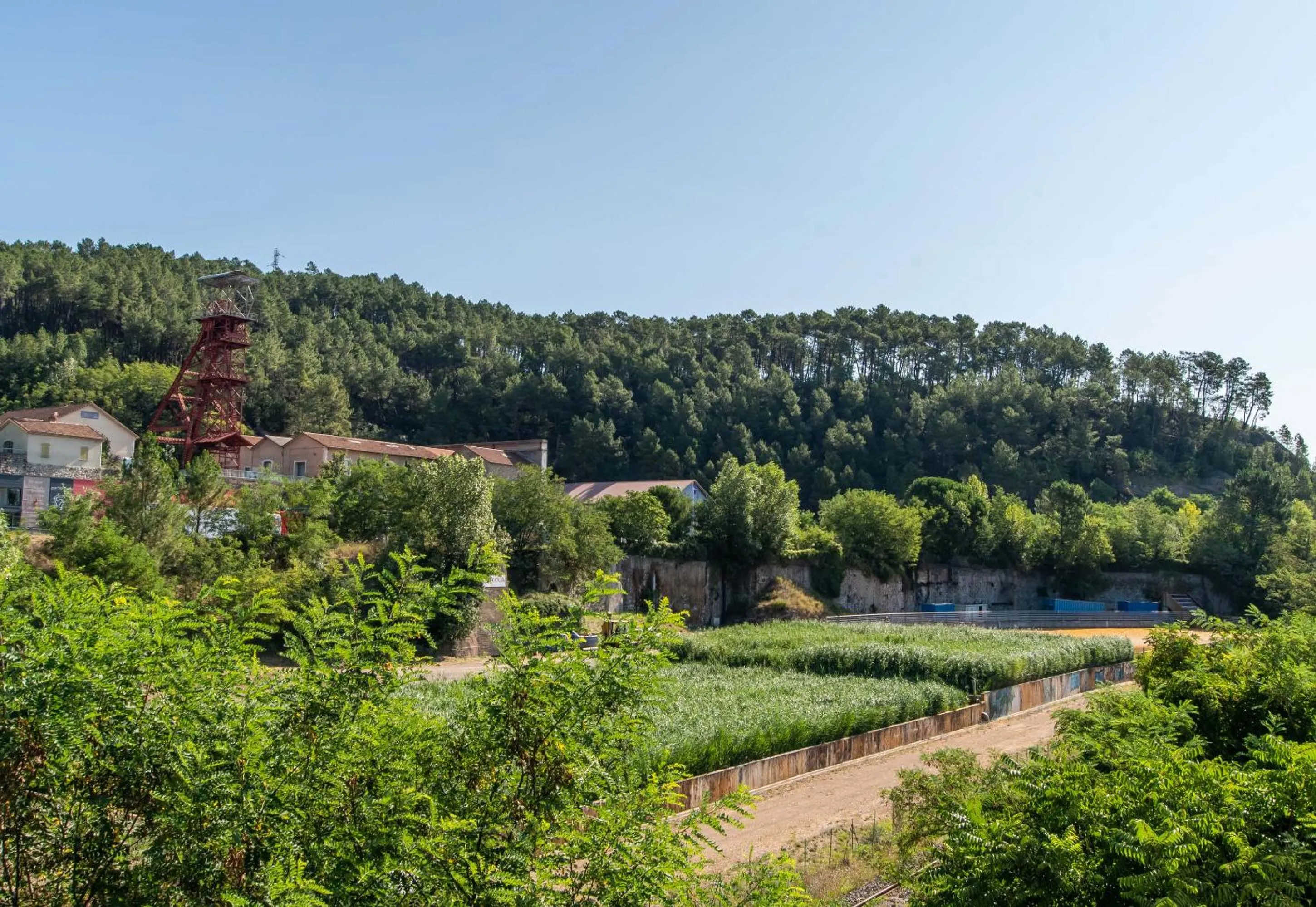 Natural landscape in B&B HOTEL Alès - Pôle Mécanique
