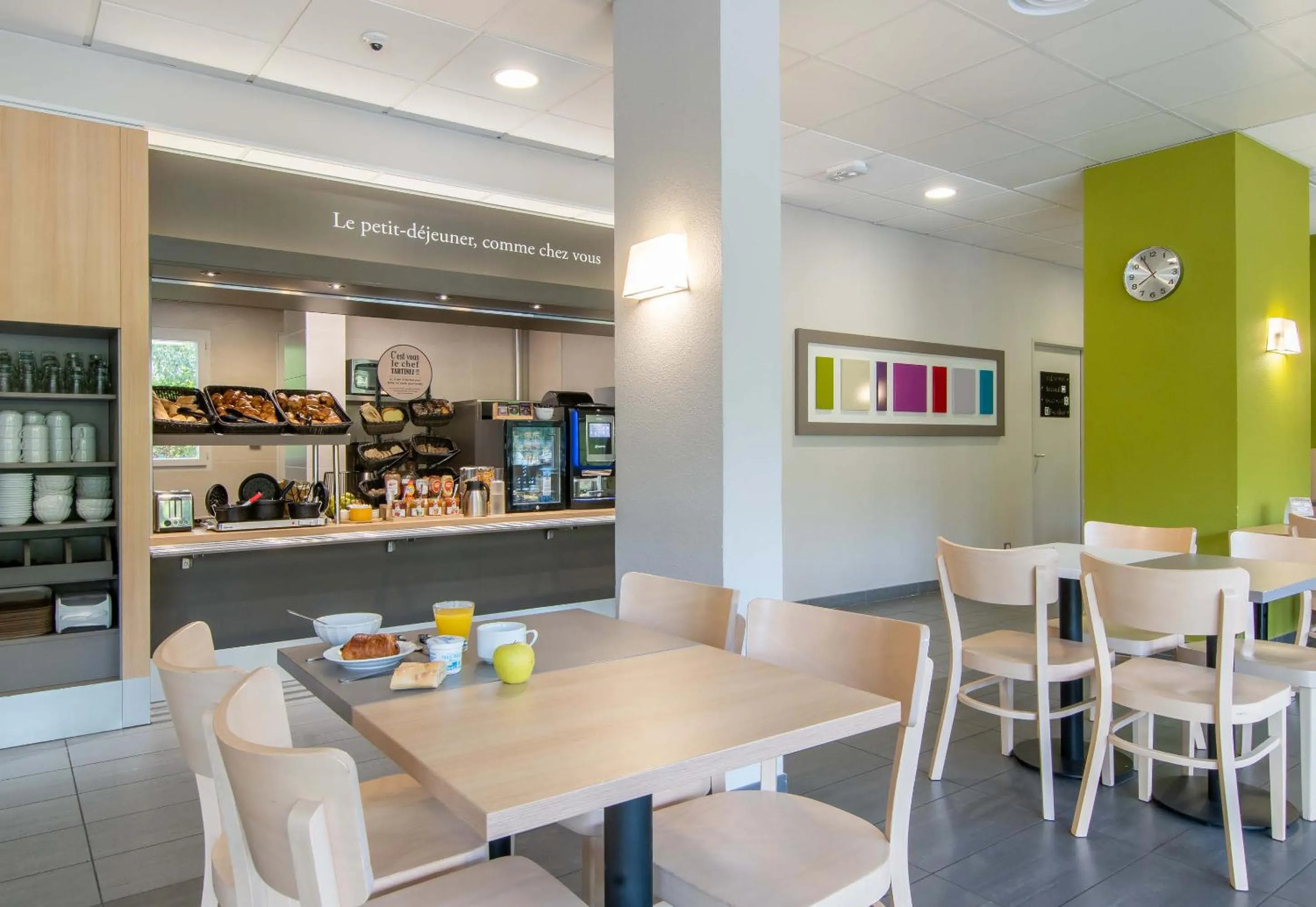 Restaurant/places to eat in B&B HOTEL Alès - Pôle Mécanique