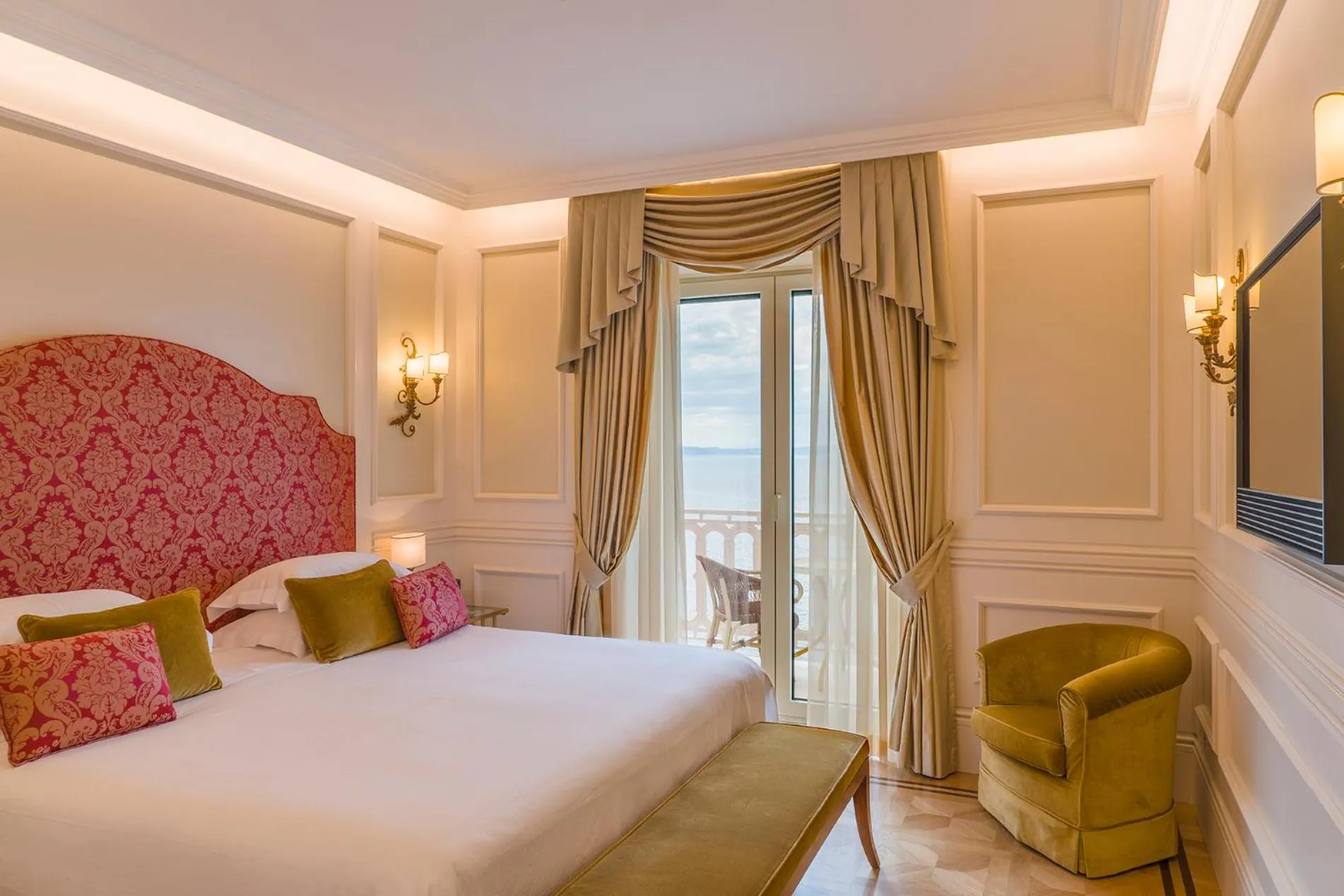 Bedroom, Bed in Grand Hotel Excelsior Vittoria