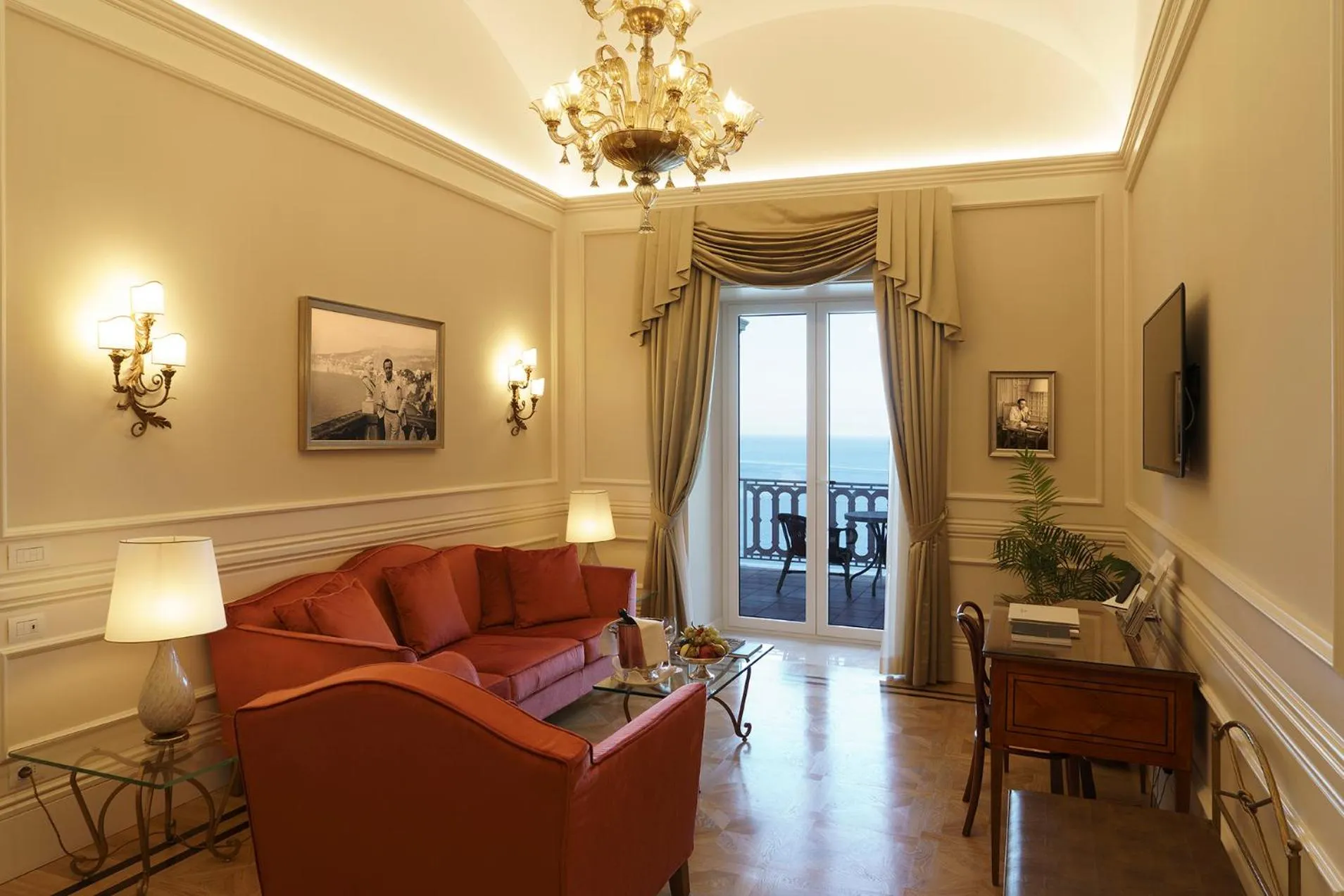 Living room in Grand Hotel Excelsior Vittoria