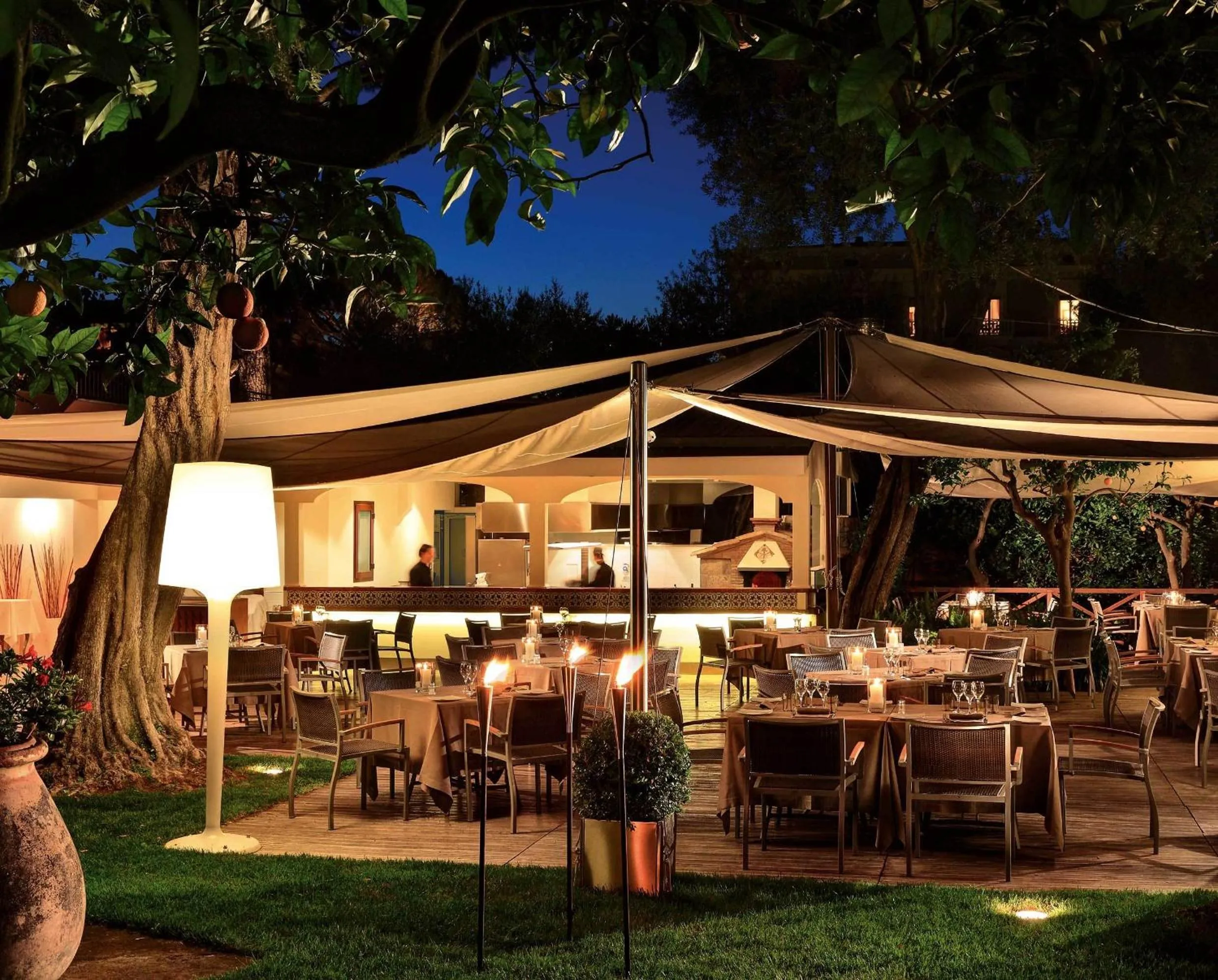 Restaurant/places to eat in Grand Hotel Excelsior Vittoria