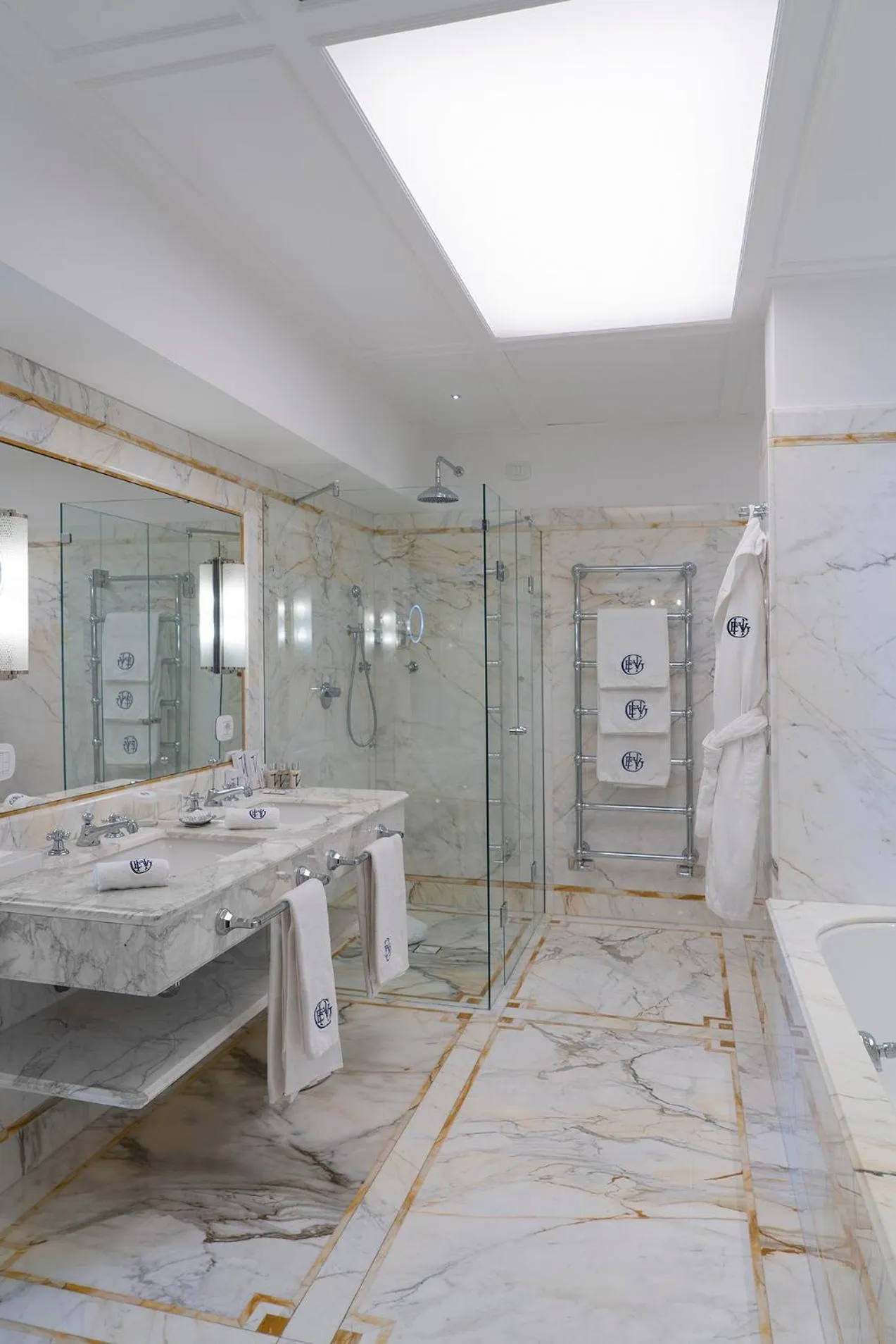 Shower in Grand Hotel Excelsior Vittoria