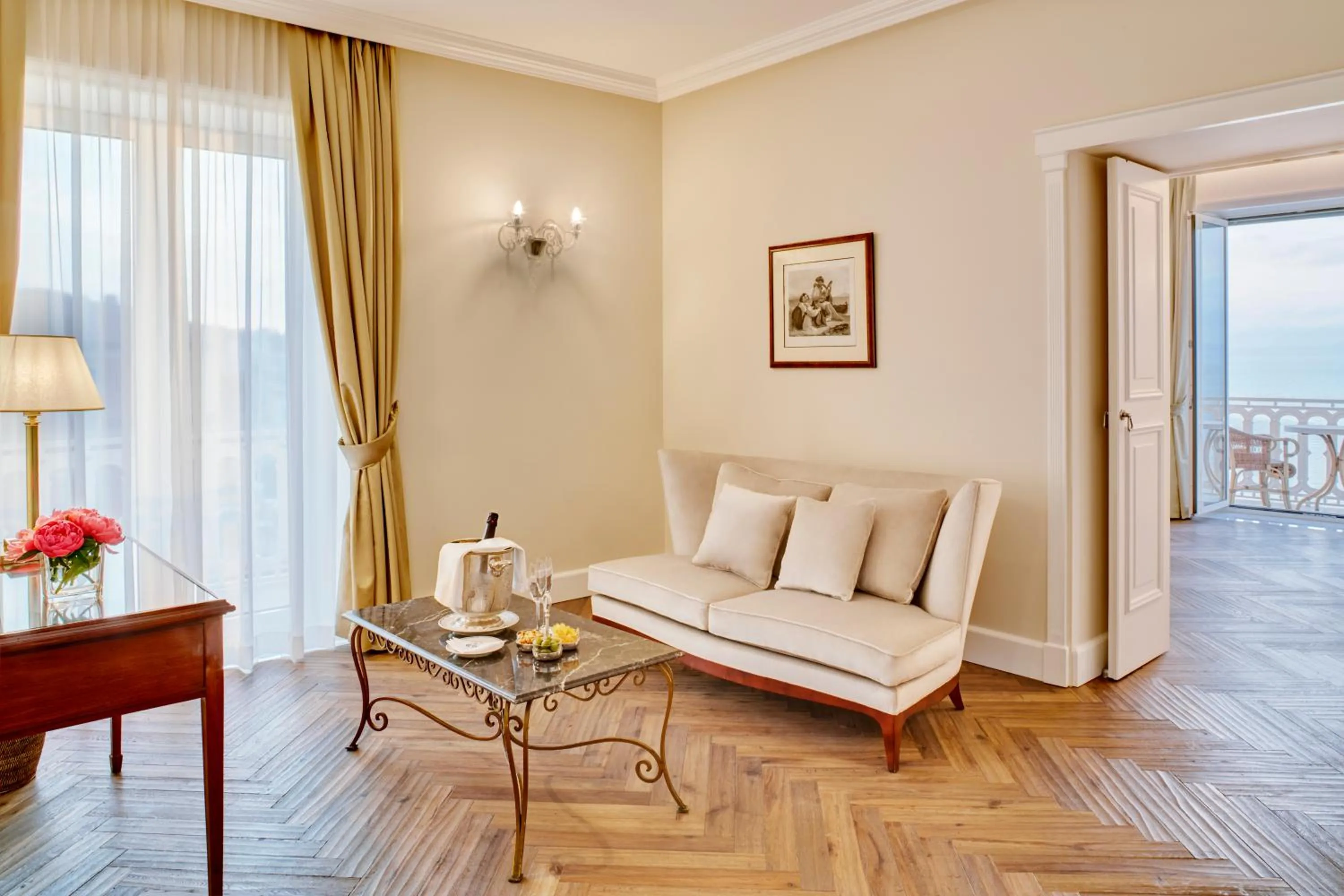 Day in Grand Hotel Excelsior Vittoria